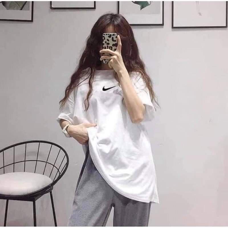 Áo Phông logo giữa ngực đơn giản dáng thụng