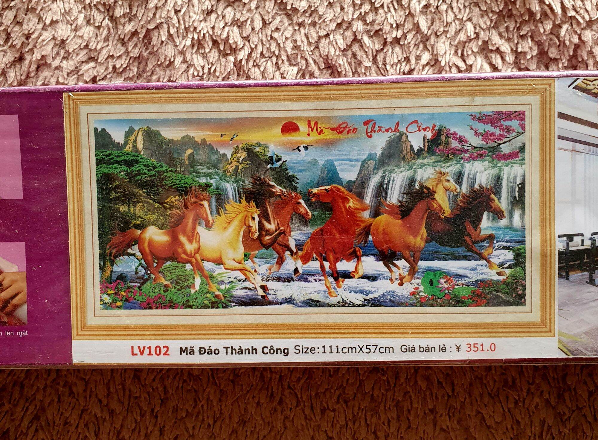 Tranh đính đá mã đáo thành công lv102 kt 111x57cm