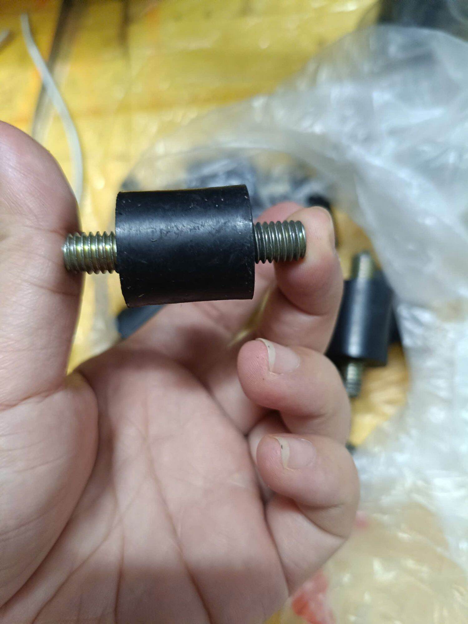Cục cao su giảm run đứng dùng cho máy phát điện, động cơ nổ