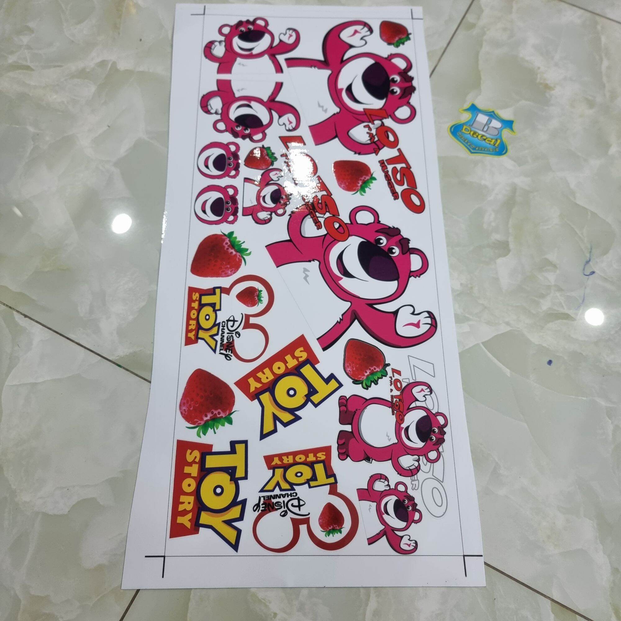 Combo logo sticker gấu dâu lotso hồng dễ thương dán trang trí xe máy kích thước 20x60cm