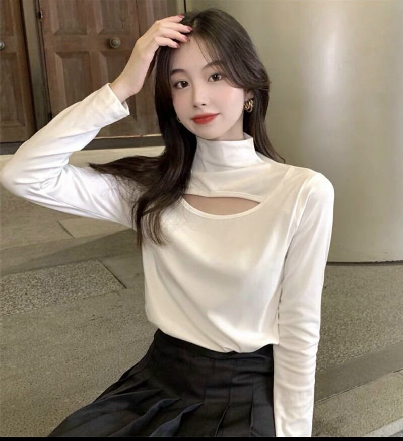 Áo croptop cổ cao khoét ngực tay dài