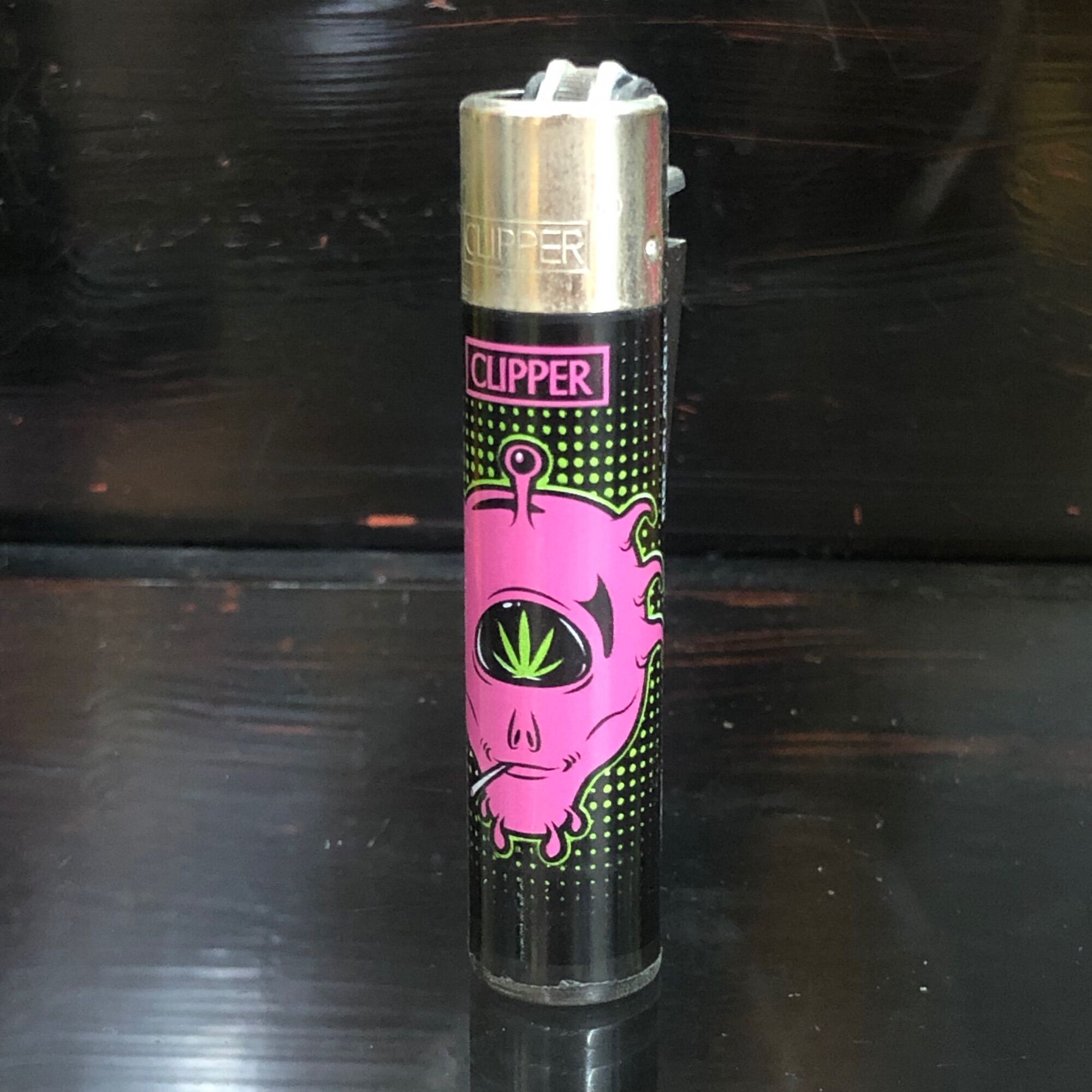 Bật lửa Clipper lá Phong , Quẹt hình trụ Clipper siêu bền mẫu Chất .