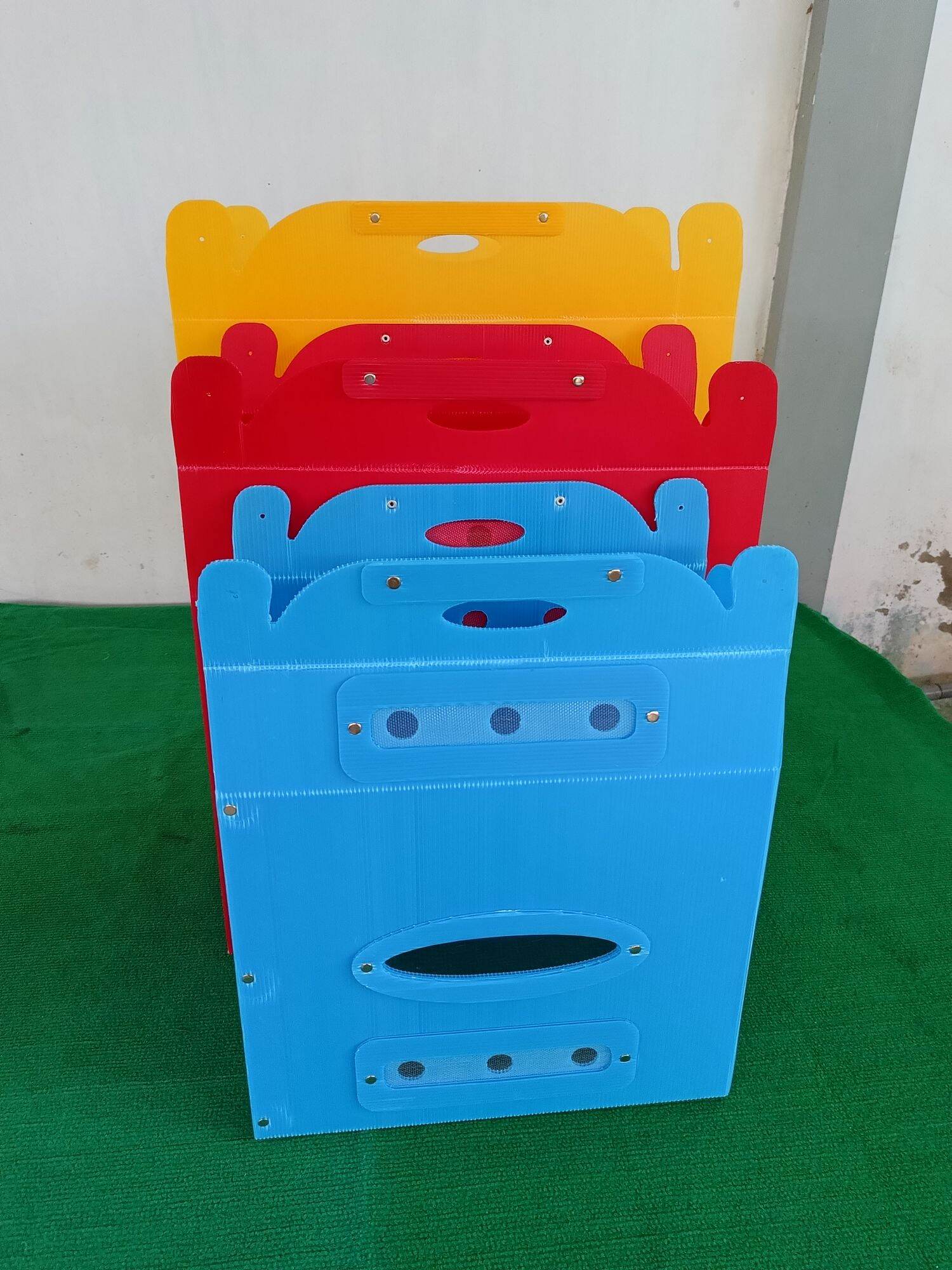 Thùng ngủ có lưới chống muỗi cho gà