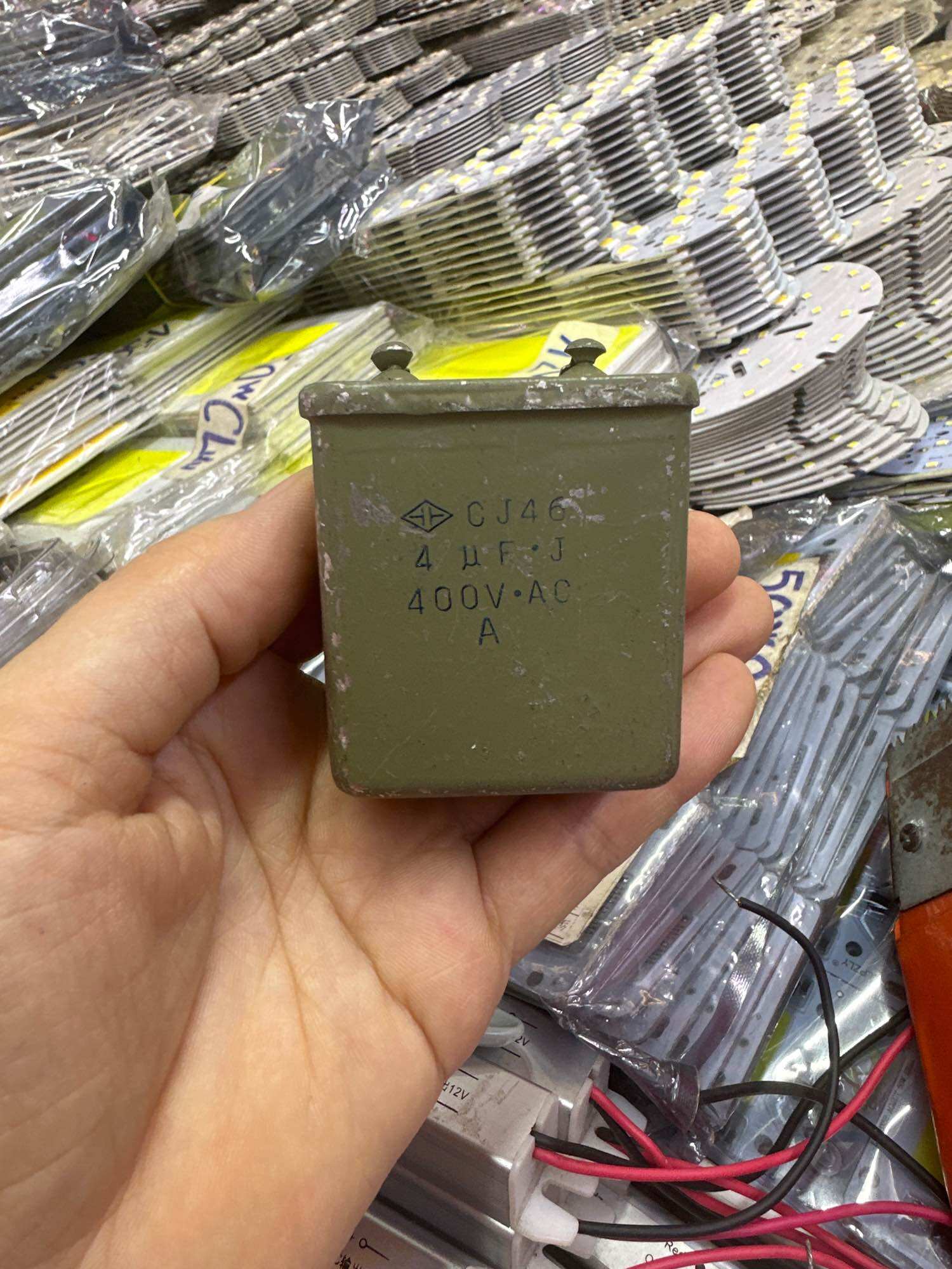 tụ nga 4uf 400v