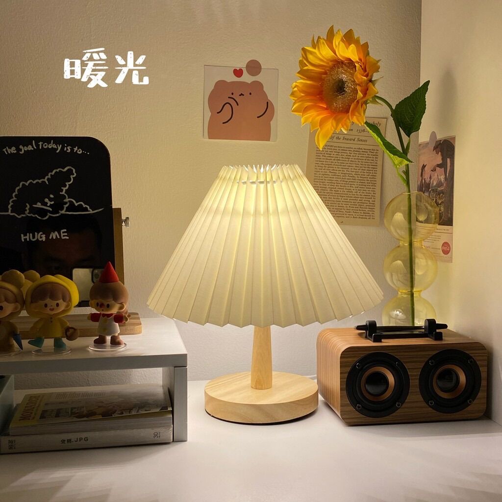 Đèn ngủ để bàn thân gỗ chao đèn xếp ly phong cách Hàn Quốc