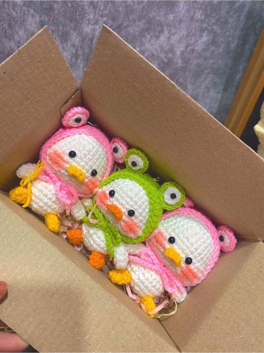 Móc khóa handmade vịt đội mũ ếch sẵn hàng sll