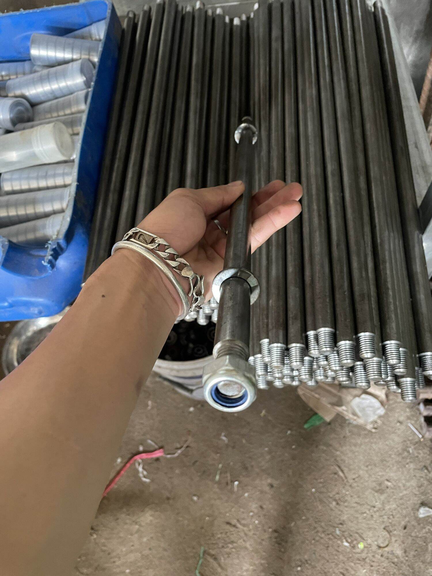 trục bánh xe 17 li (mm)