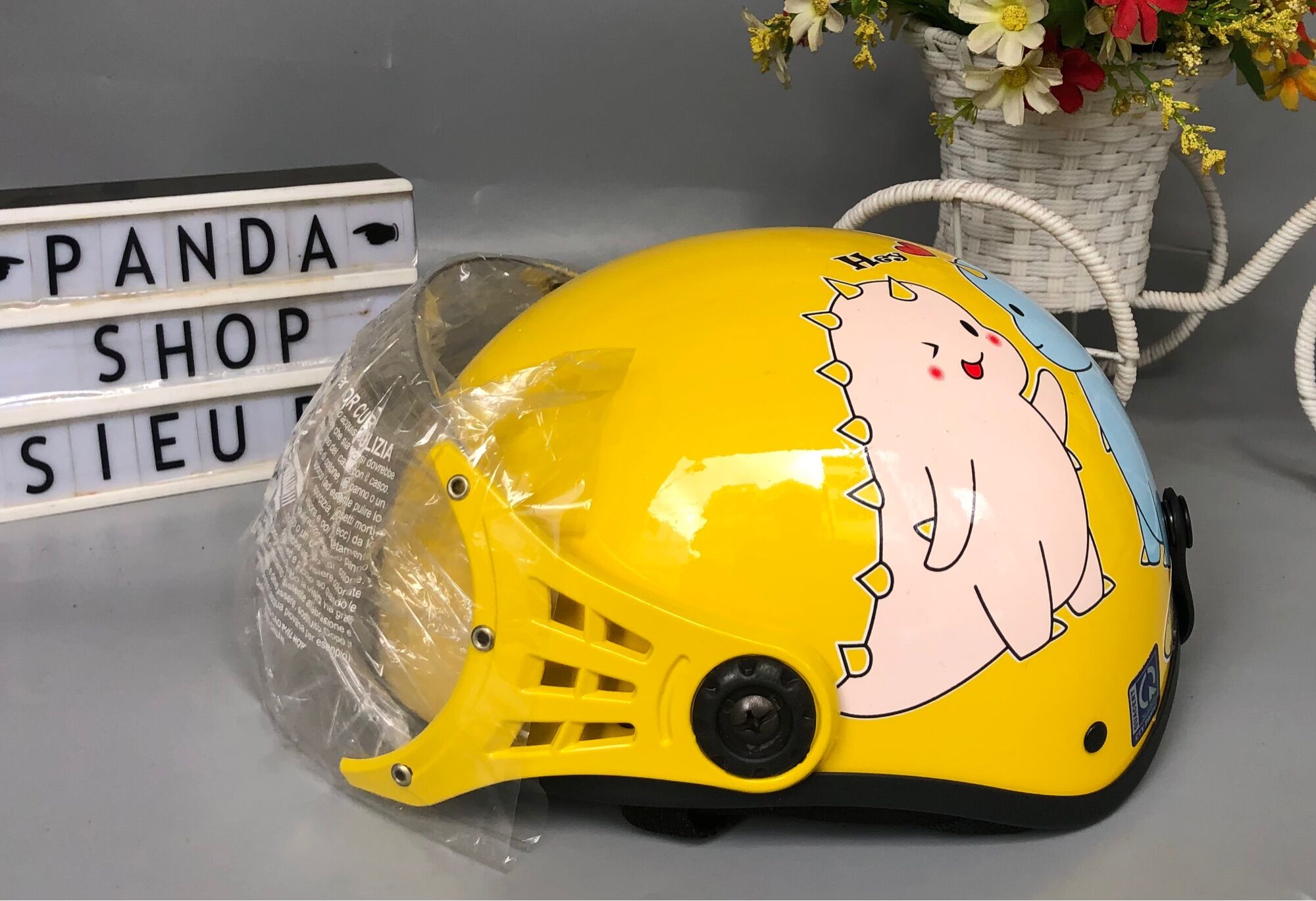 Nón bảo hiểm trẻ em Khủng long có kính càng