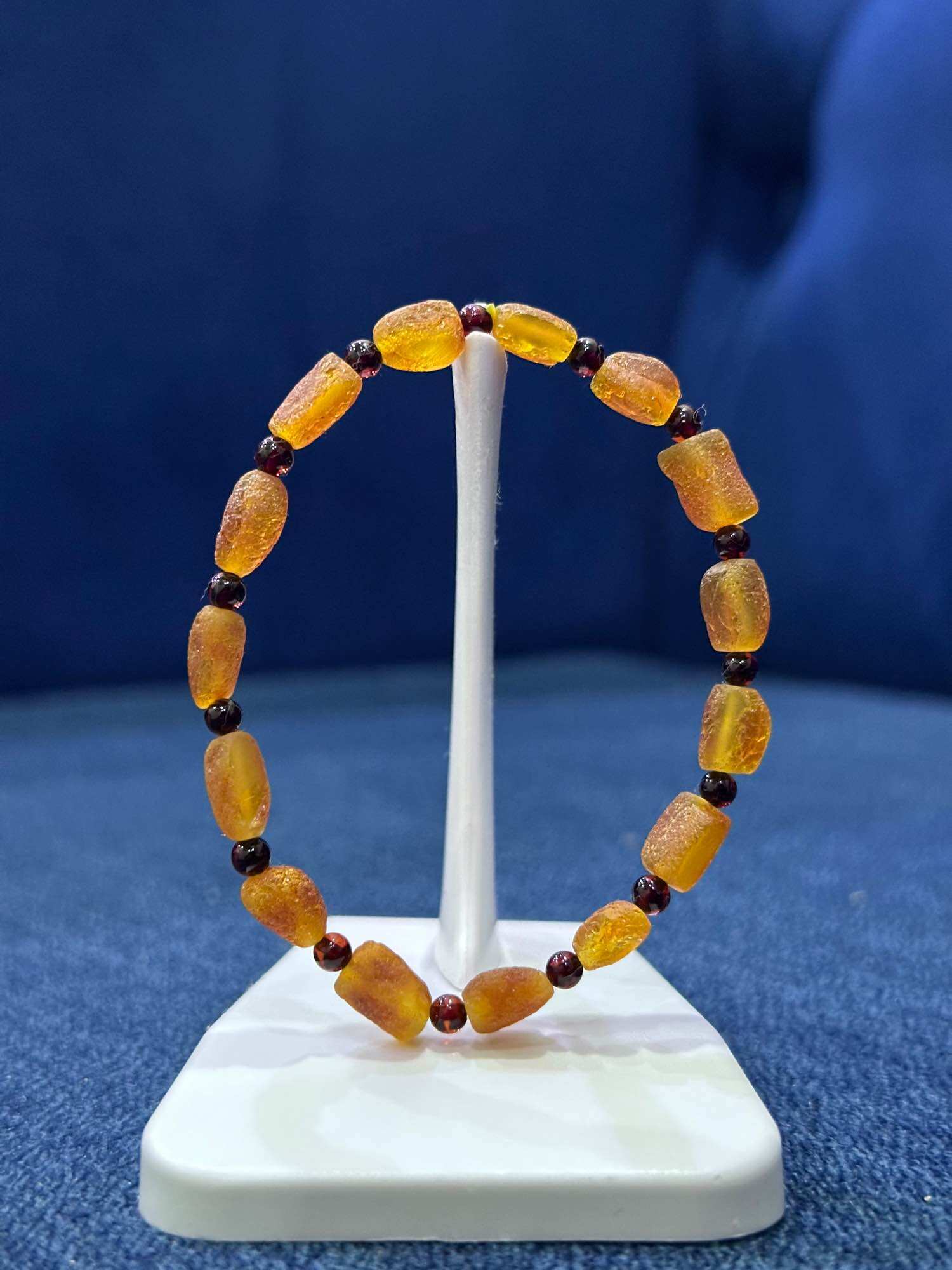 MewGems-Vòng tay hổ phách thô mix huyết phách thiên nhiên Myanmar