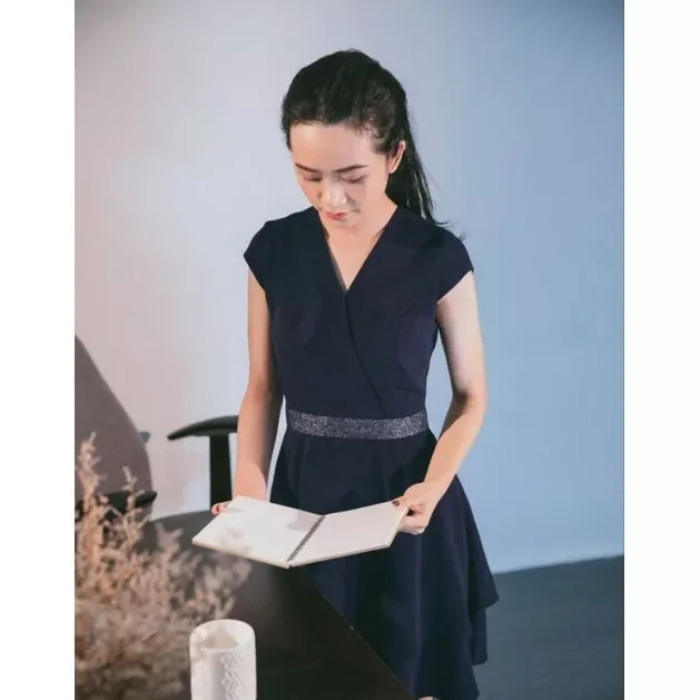 Đầm tầng, dáng A xoè nhẹ, tay con
