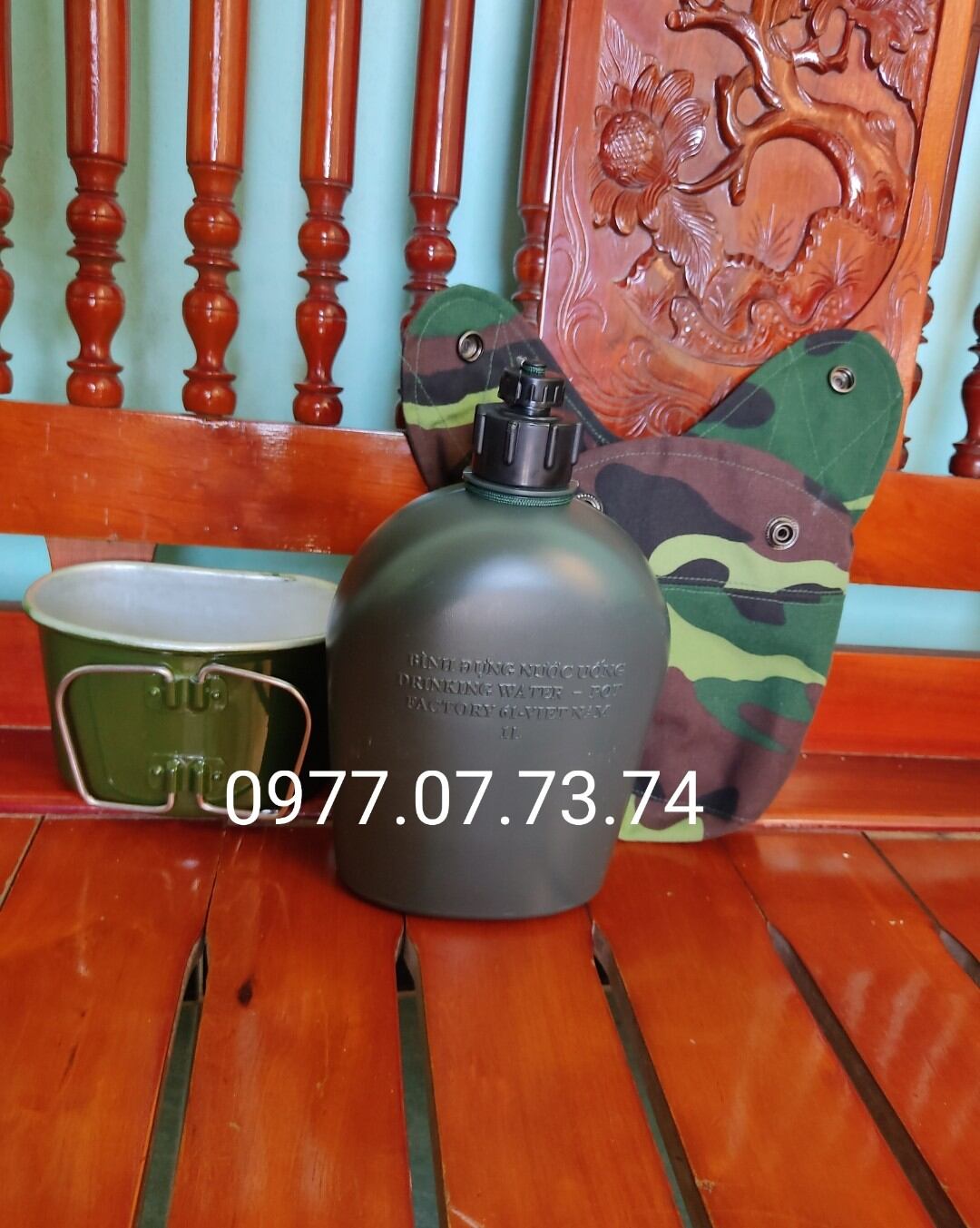 Bình tông 1L có ca nhôm và túi đựng