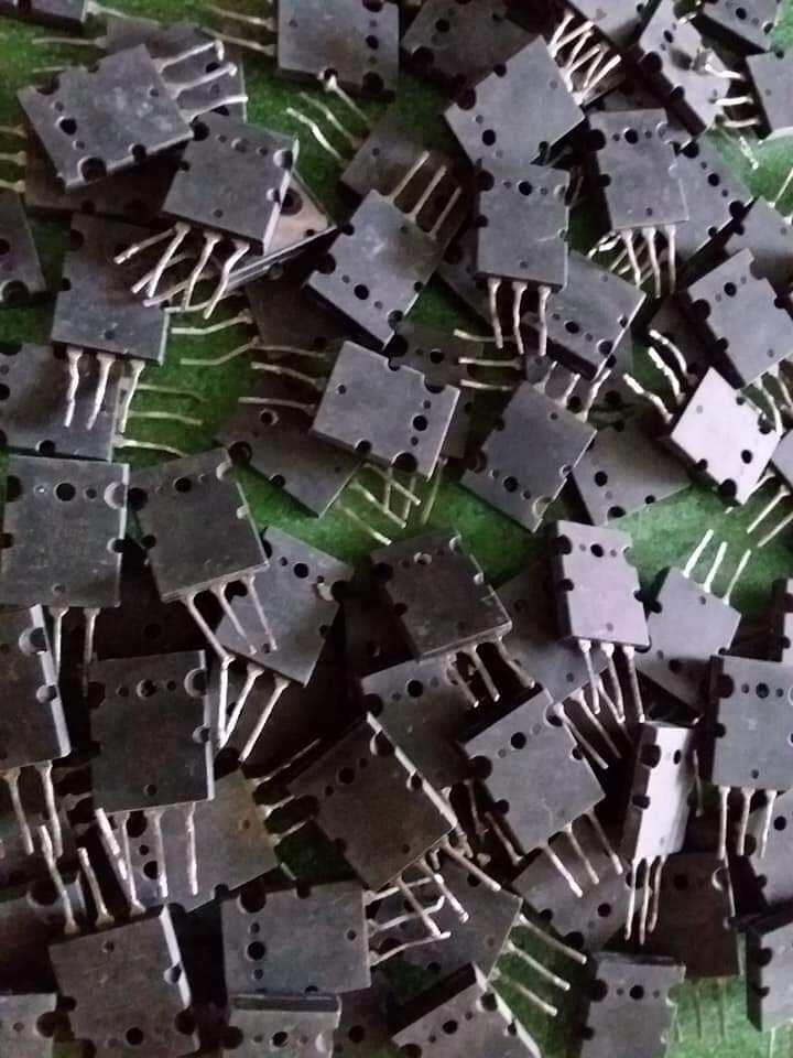 1 ĐÔI TRANSITOR  A1943+C5200 BÃI THÁO MÁY