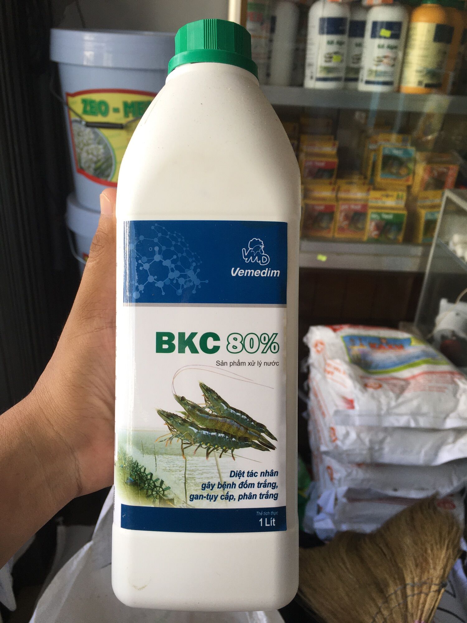BKC đậm đặc 80% diệt mầm bệnh làm sạch nguồn nước đốm trắng,gạn , tuỵ , phân trắng cho tôm