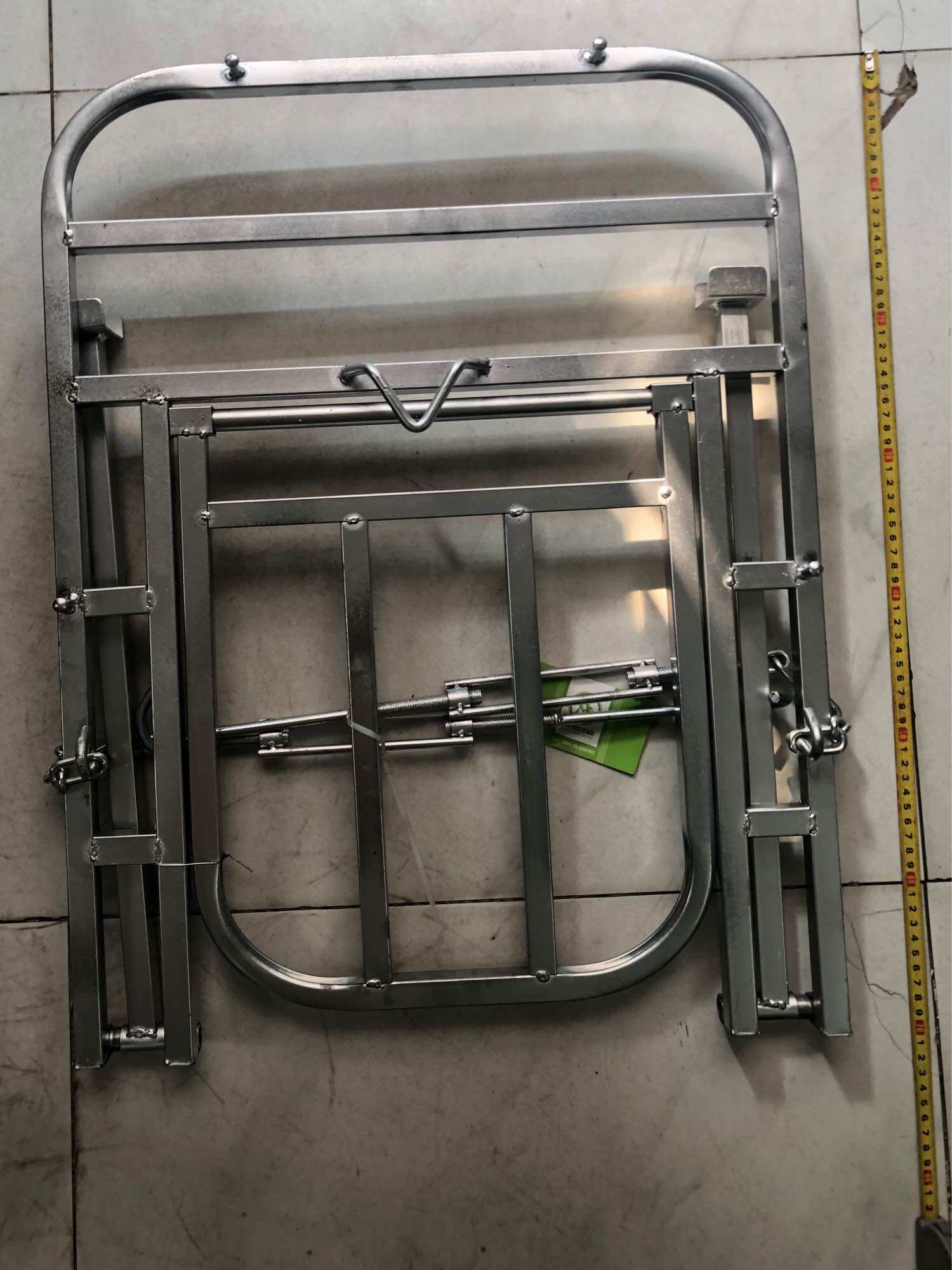 Giá chở hàng xe máy đa năng có thể mở cốp đổ xăng không cần tháo ( 55x60cm )