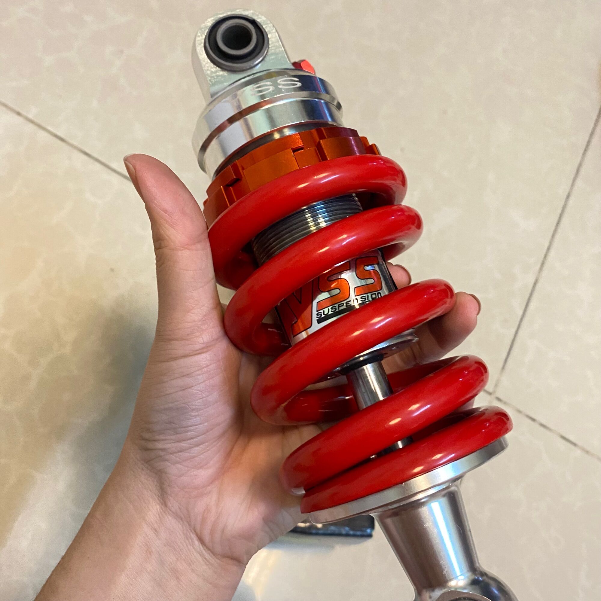 Phuộc nhún sau Ex 135 và Ex 150