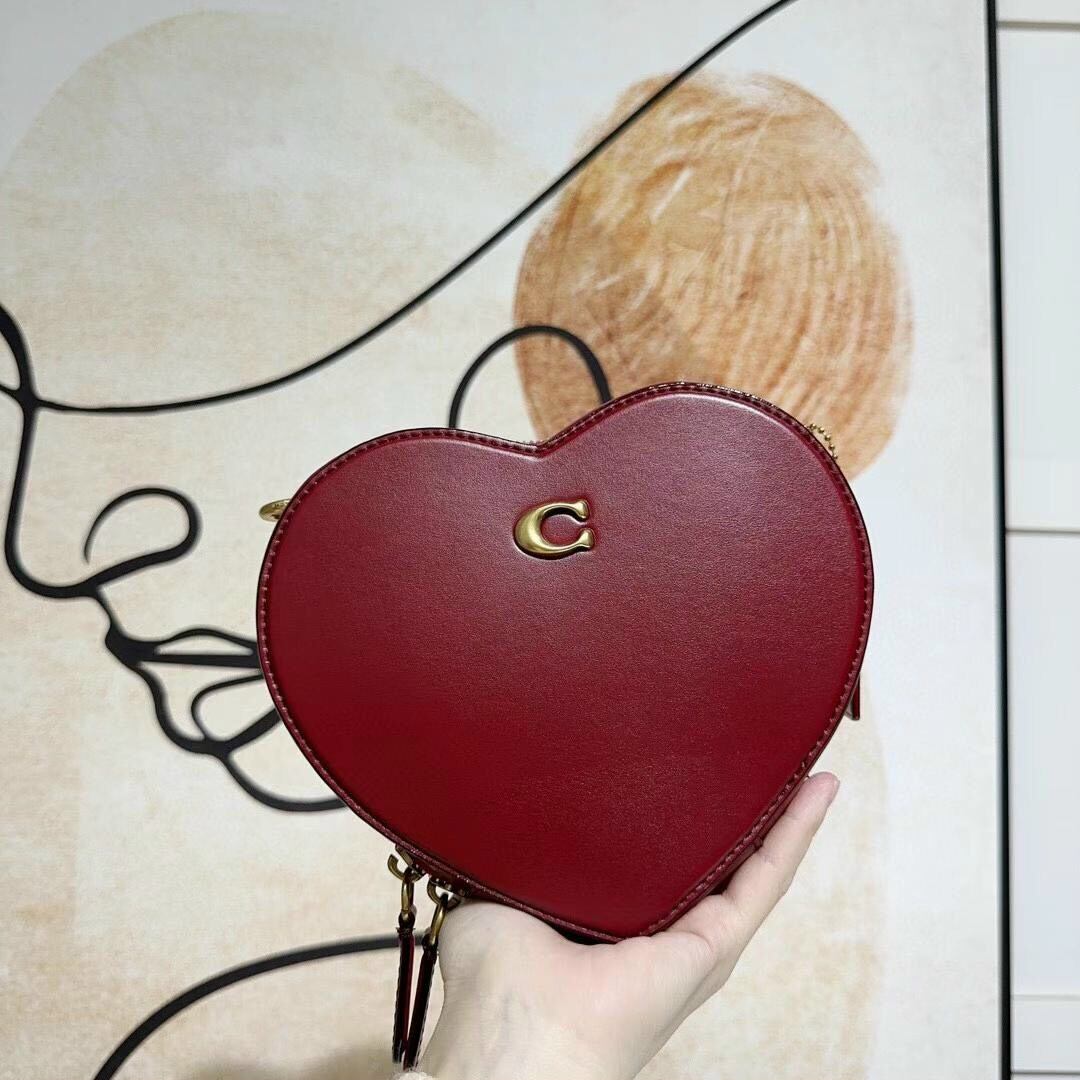 Coach heart crossbody bag siêu sang chảnh