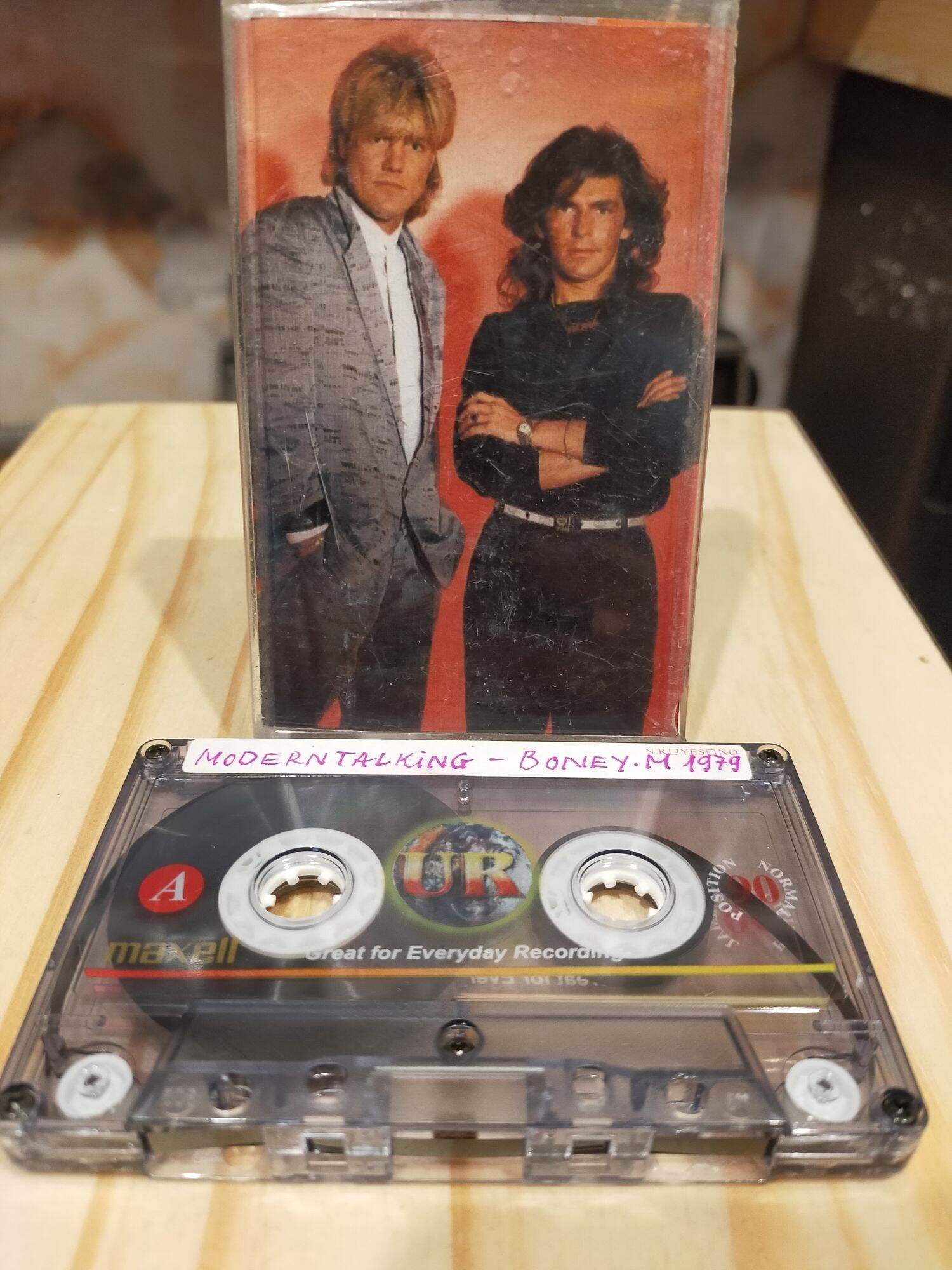 1 băng cassette maxell UR 90 phút modern talking - Boney( lưu ý: đây là băng cũ