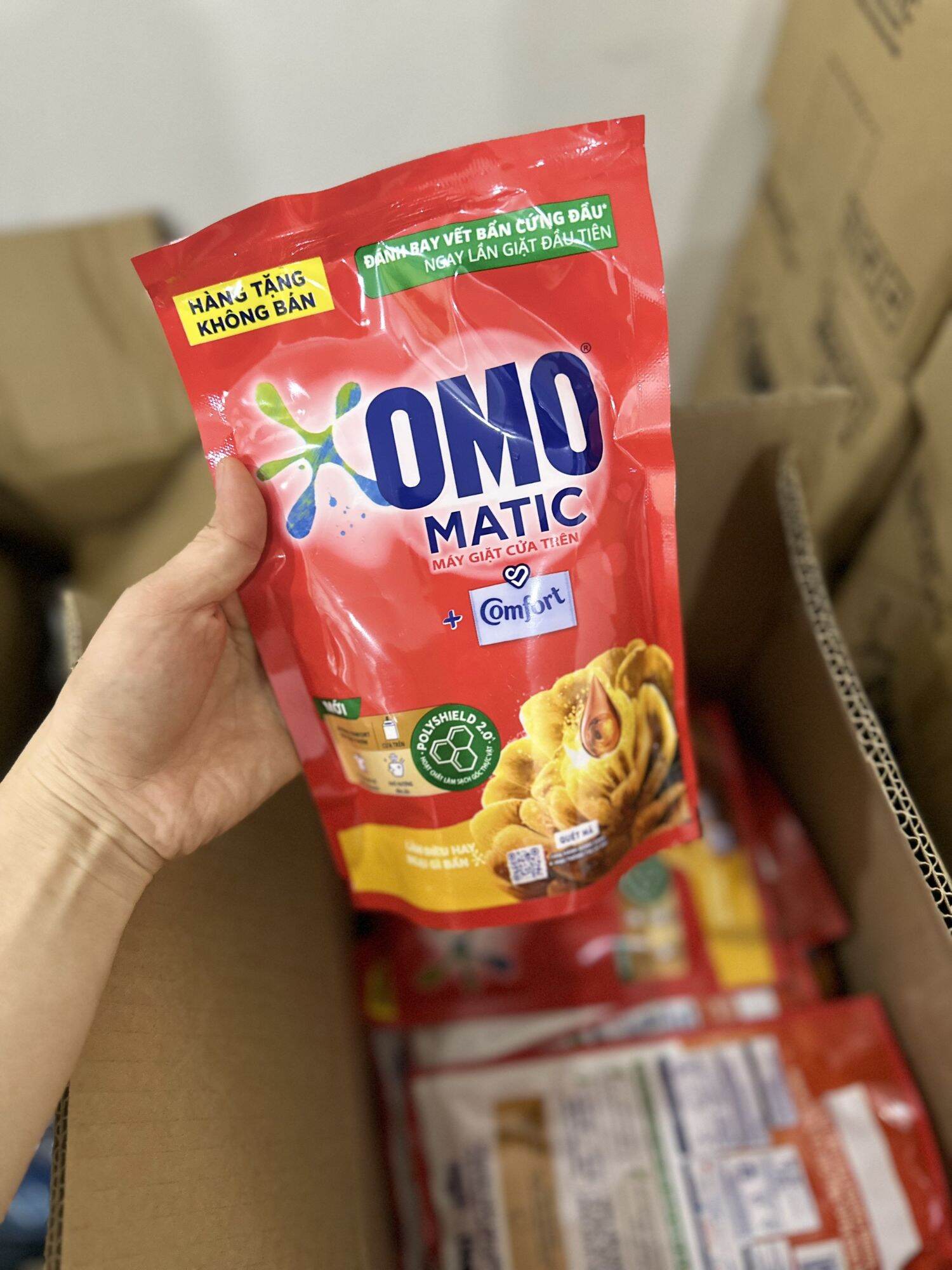 Nước giặt Omo Matic hương Comfort