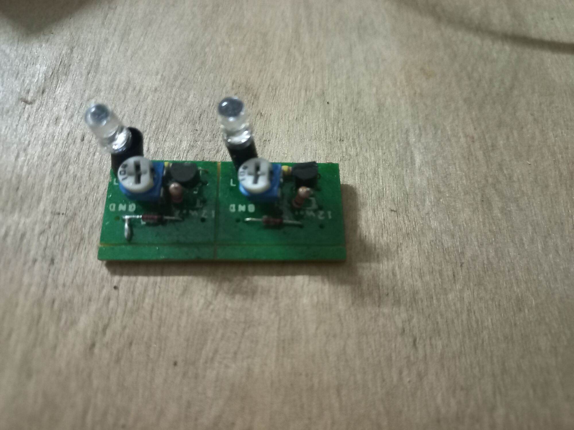 Mạch báo sạc đầy bình 12v