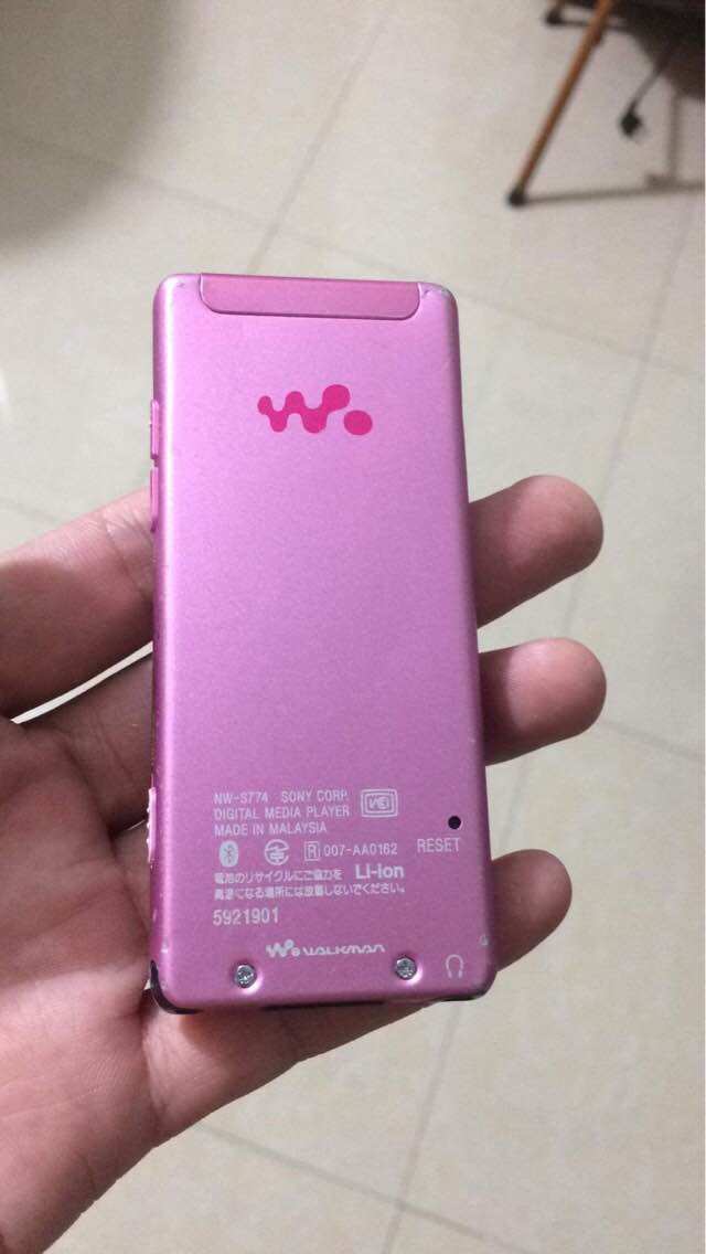máy nghe nhạc sony s774 8g