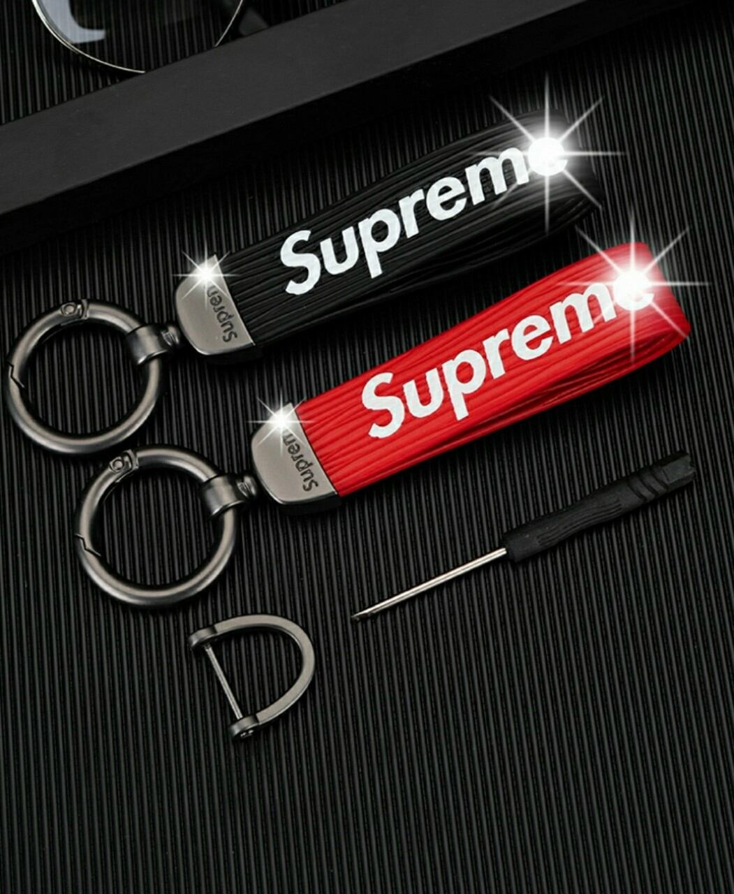 Móc Khóa Dây Da Supreme Phong Cách