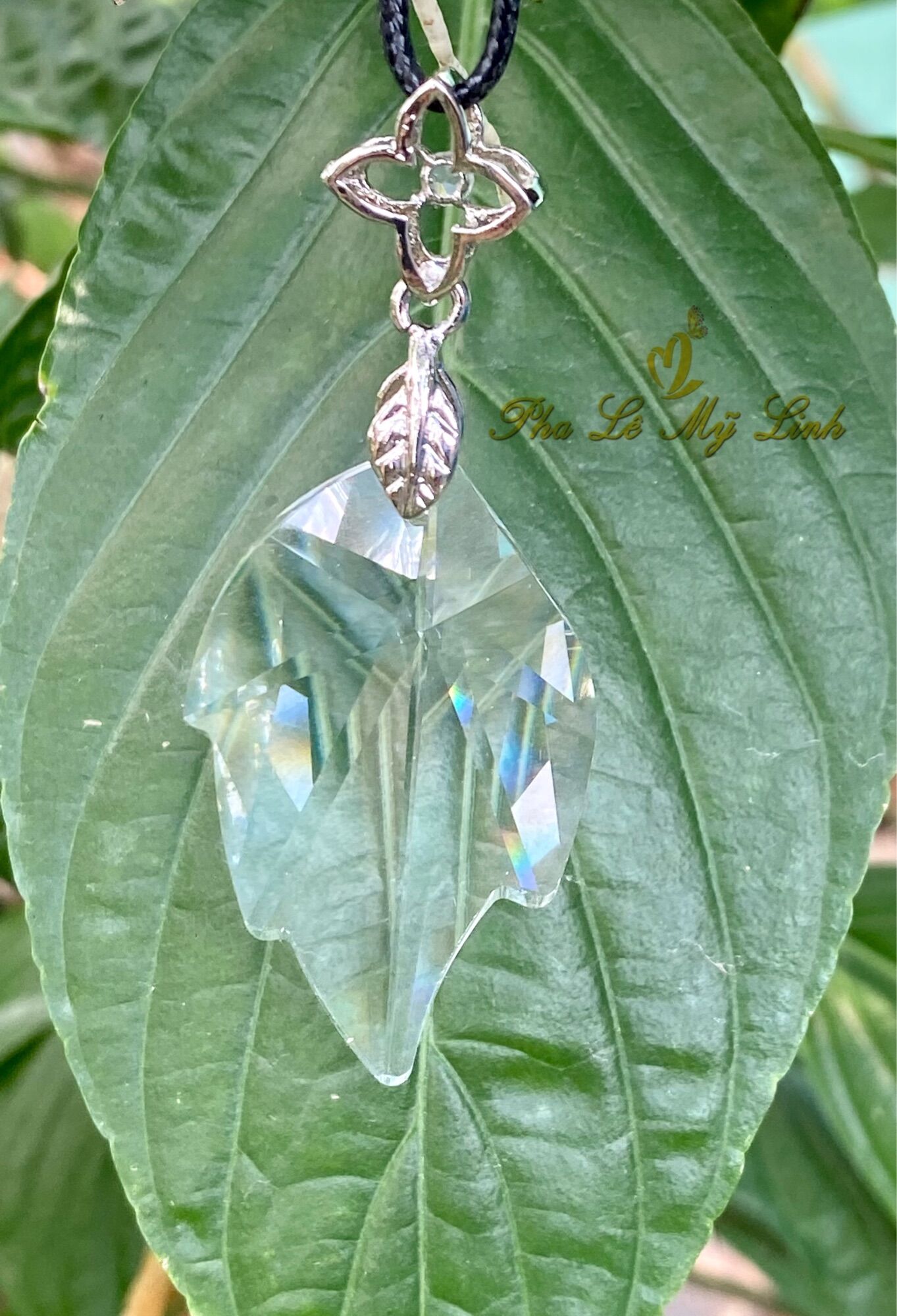 Mặt dây pha lê Swarovski chiếc lá (tặng dây đeo và kẹp mặt dây)