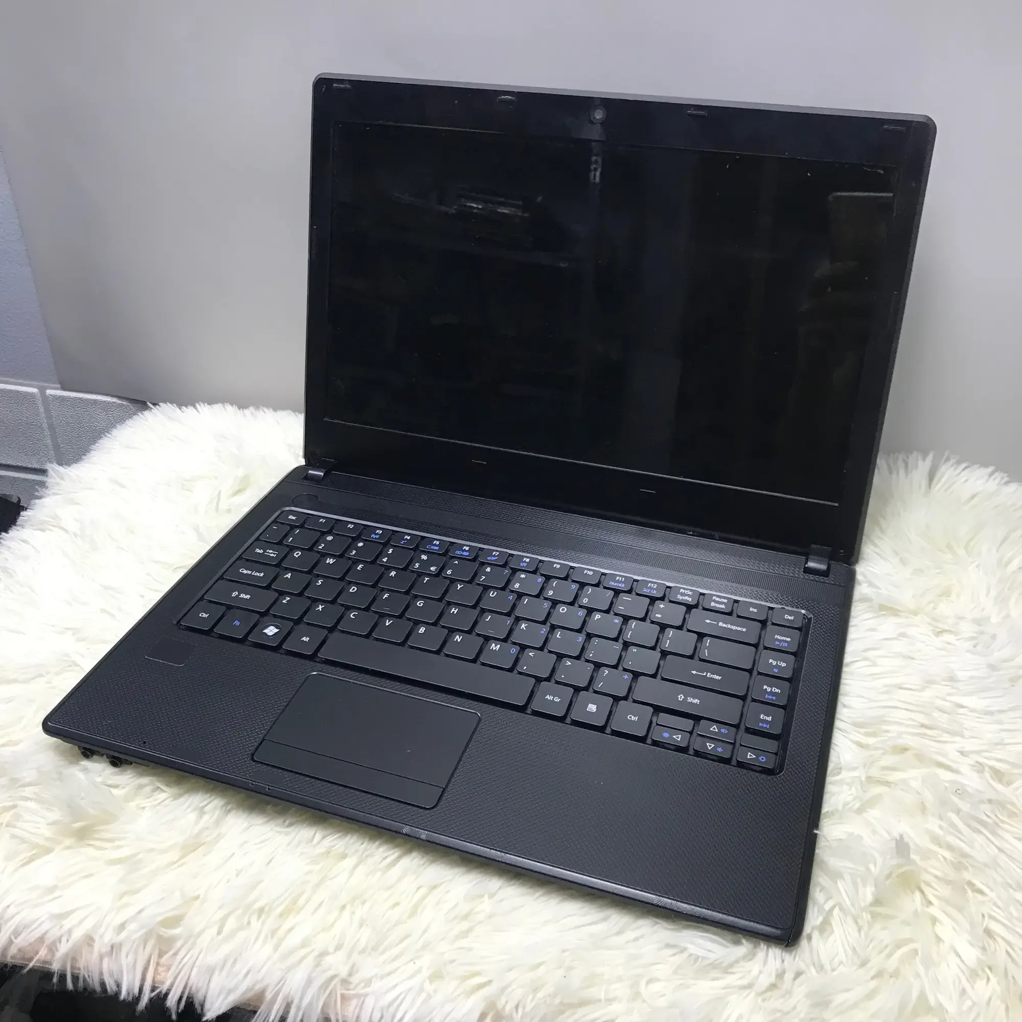 Laptop Acer 4739Z Core i5 Ram 4Gb SSD 128Gb Pin Mới ( Mới 95%)