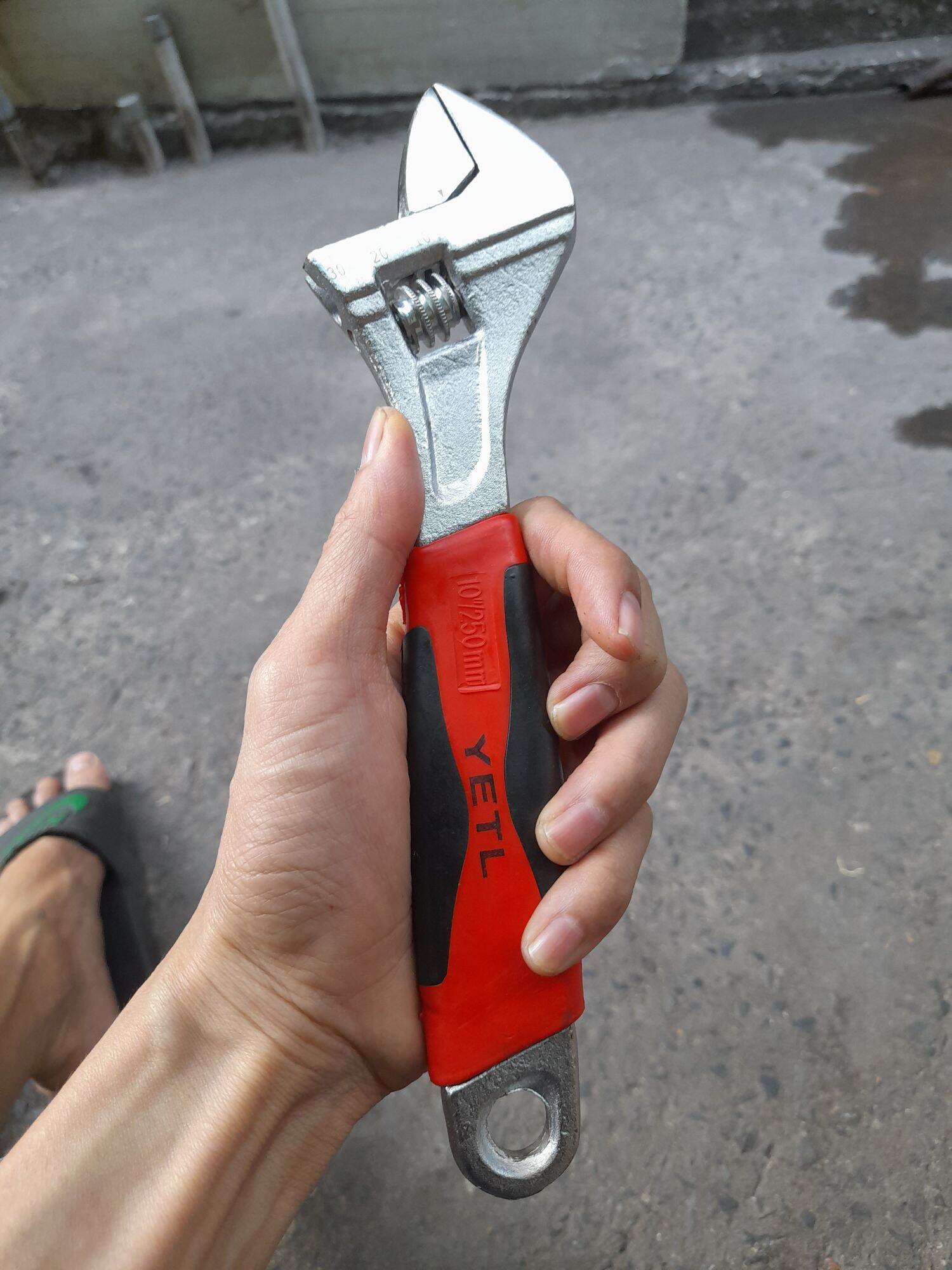 Mỏ lết yeti tay bọc cao su
