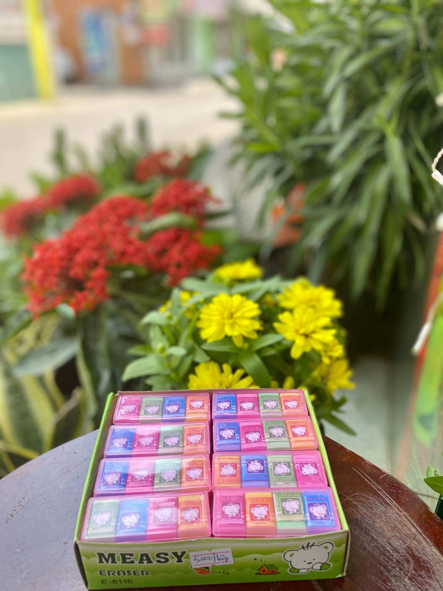 Set hộp gôm tẩy nhiều màu