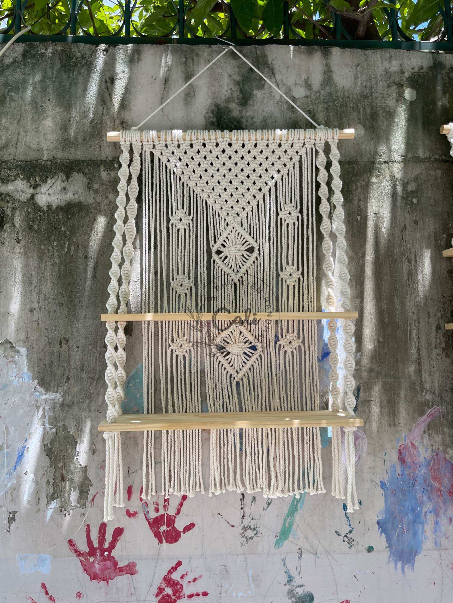 Kệ gỗ treo tường 2 tầng thắt macrame