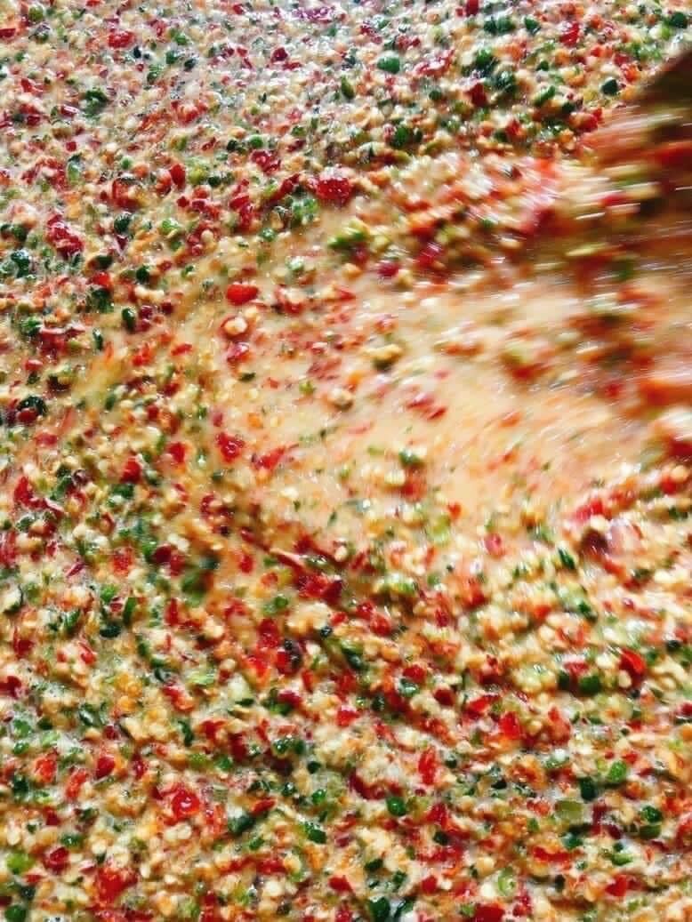 Muối châm hải sản - món ngon tròn vị (2 hủ muối đỏ, muối xanh)