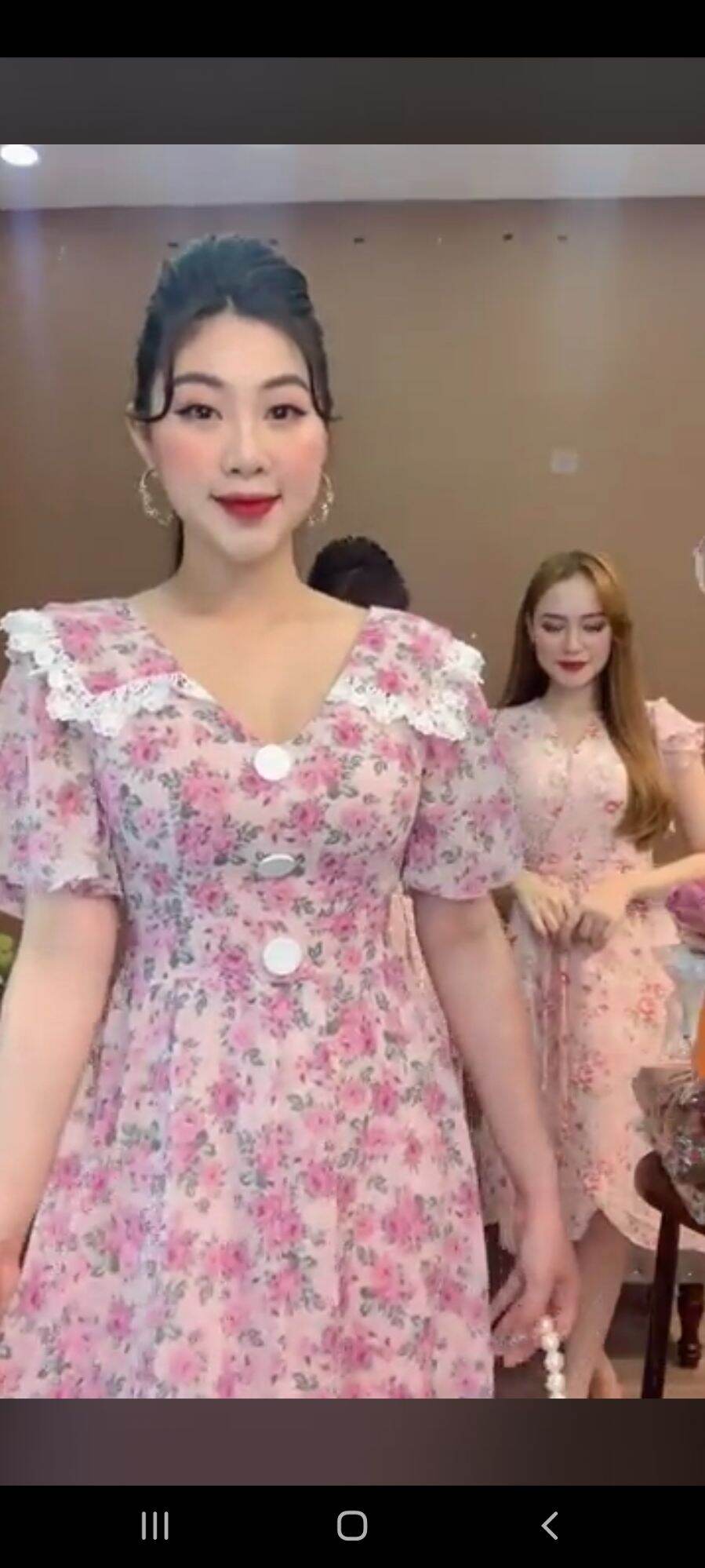 Đầm maxi hoa cổ V ren dáng xòe Monoco