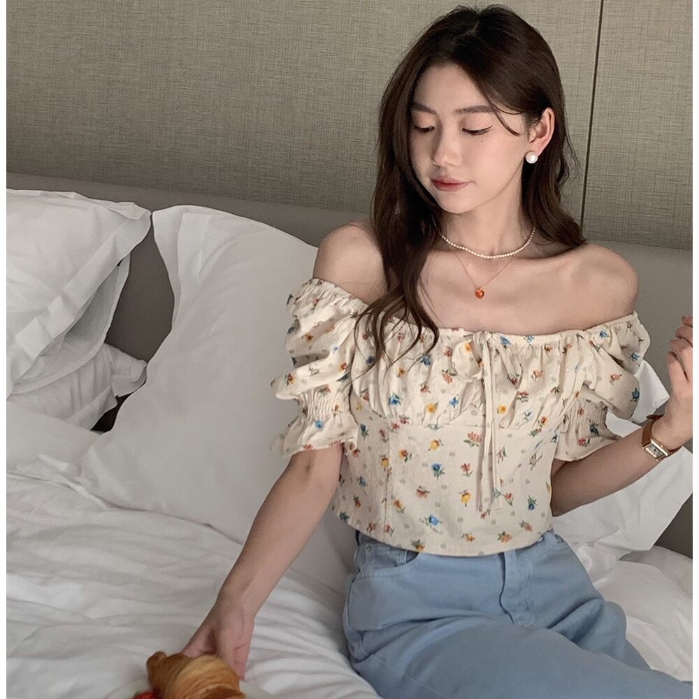 Áo croptop nữ hoạ tiết hoa nhí