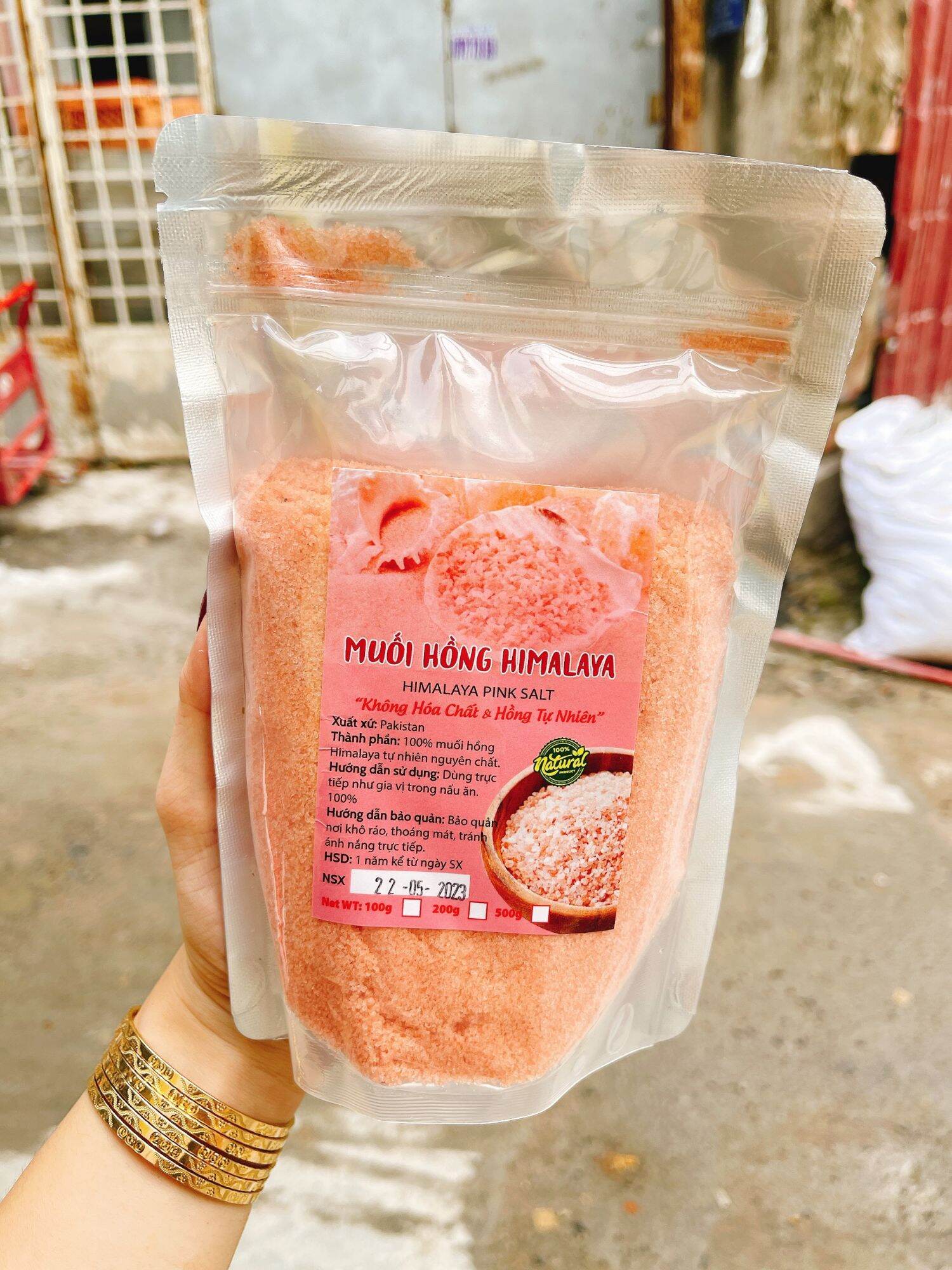 Muối hồng himalaya nguyên chất không hóa chất và hồng tự nhiên bịch 500gr. Muối himalaya, muối hồng, muối như hình chụp, hạn sử dụng 1 năm.