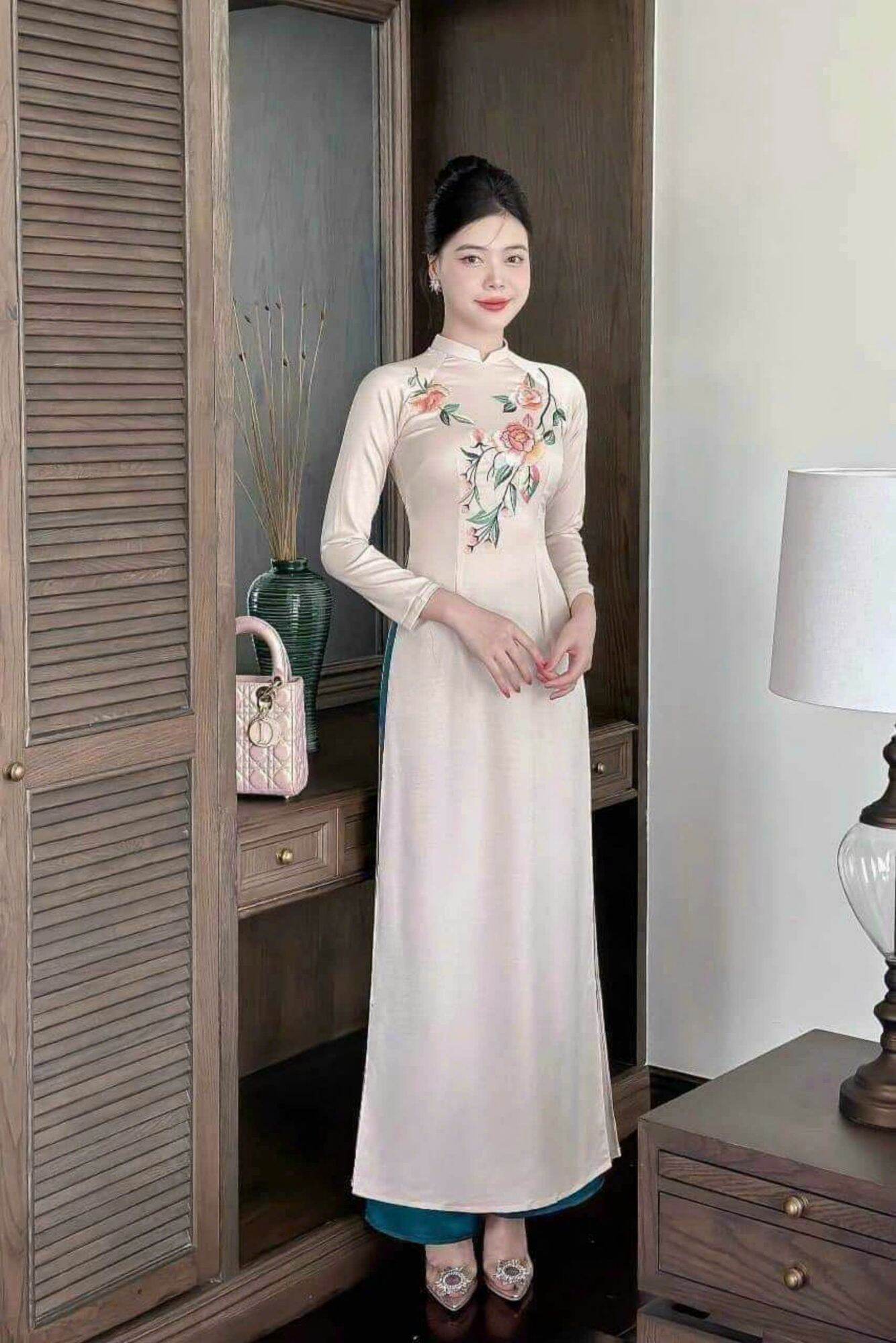Bộ Áo dài lụa tây thi thêu sắc sảo cao cấp (kèm quần)