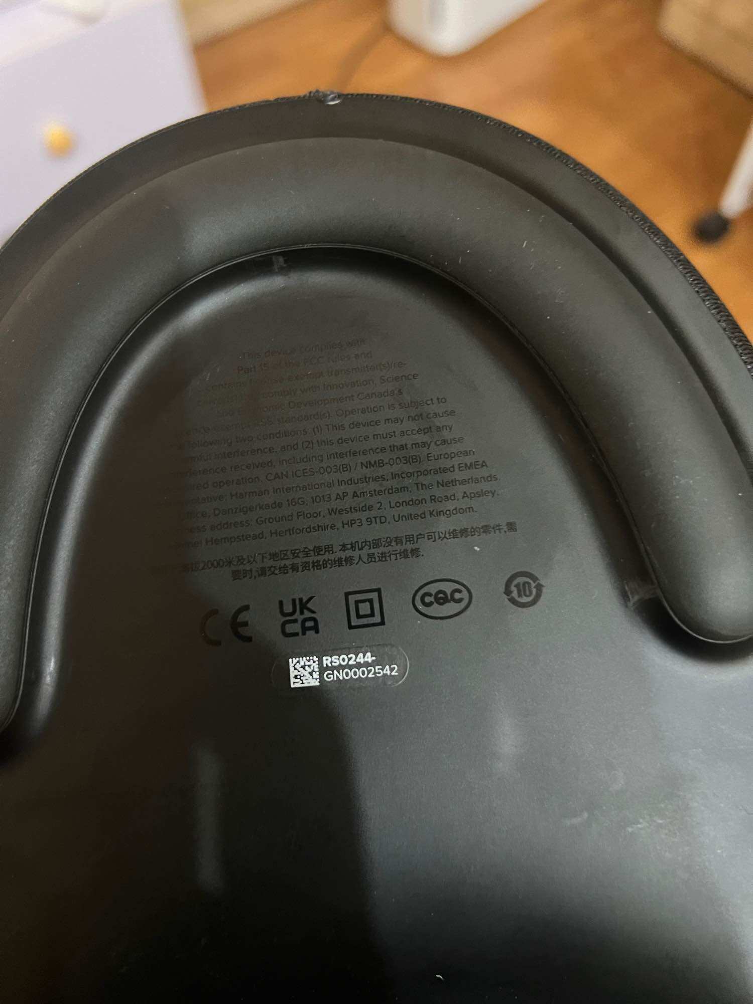 Kim loại tự gia công bảo vệ đáy loa Harman Kardon Goplay 3