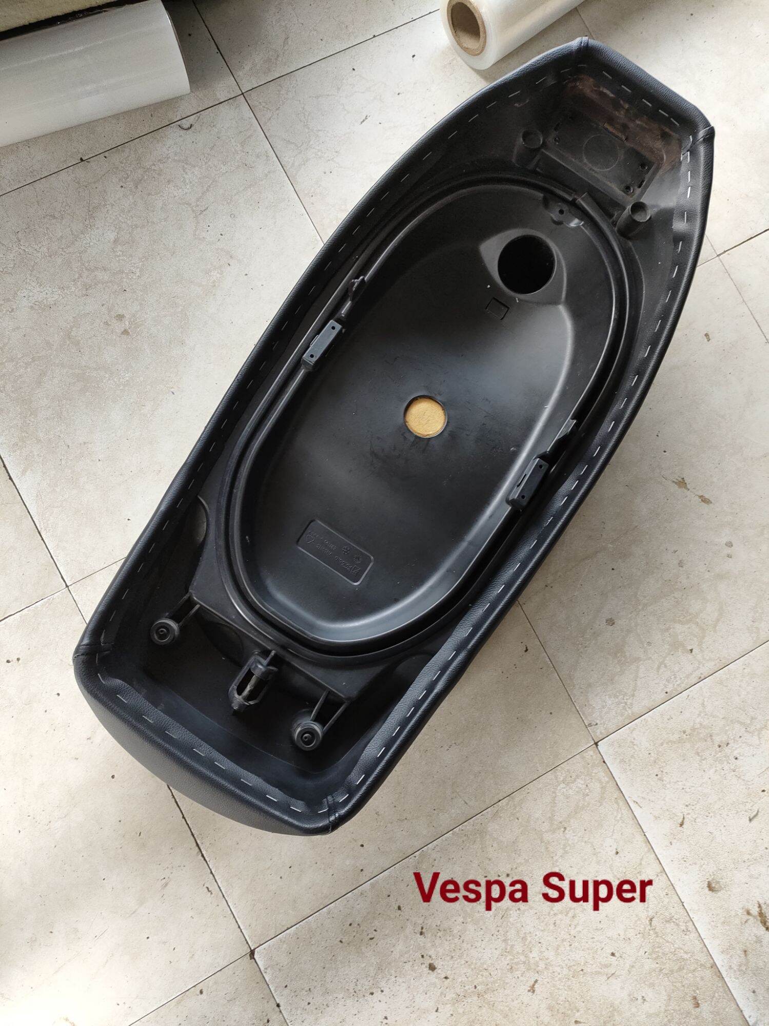 Áo lợp yên xe Vespa Super 150cc loại tốt