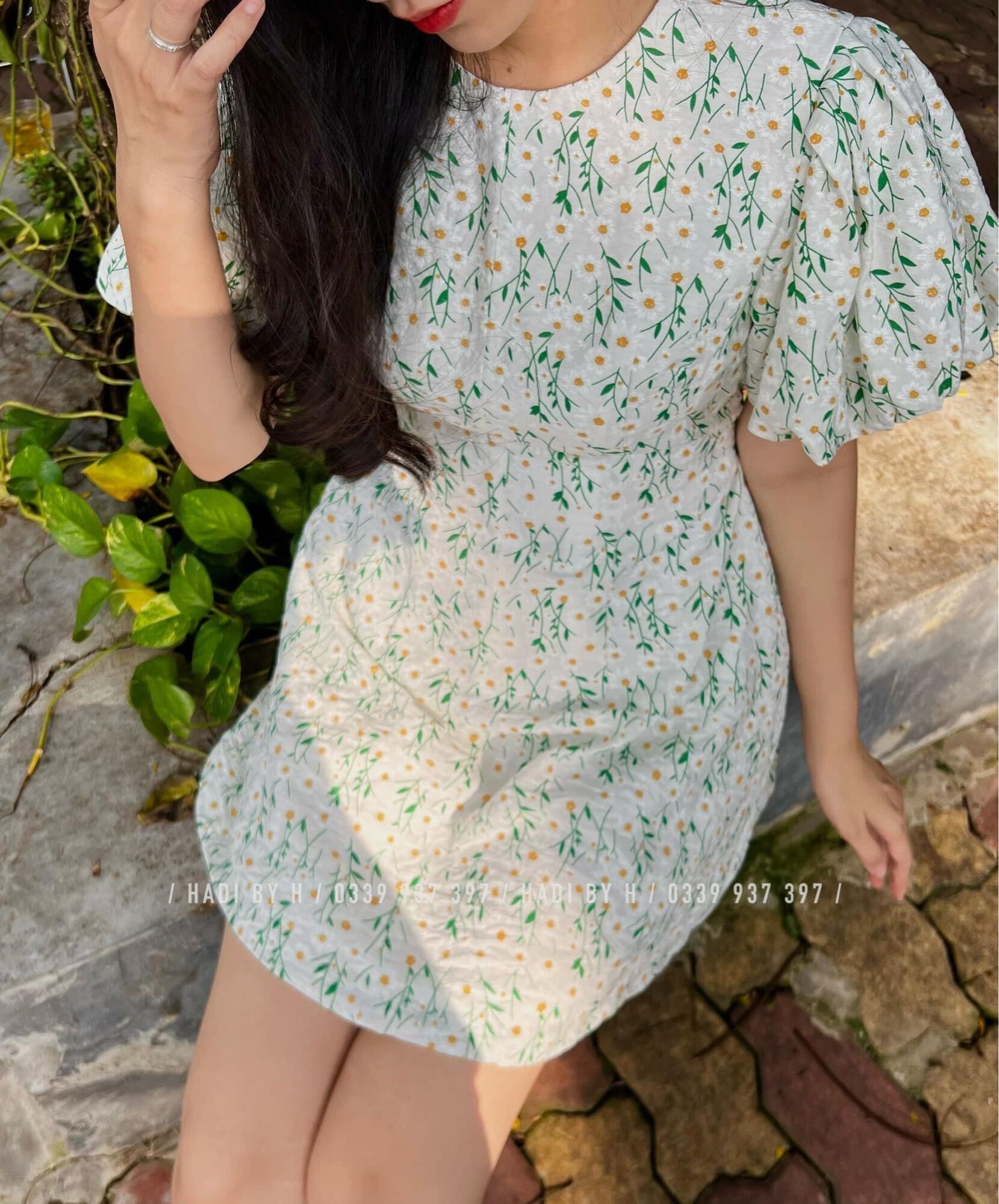 Váy hoa cúc tay phồng thắt nơ eo - Thu Hà [HADI DESIGN]