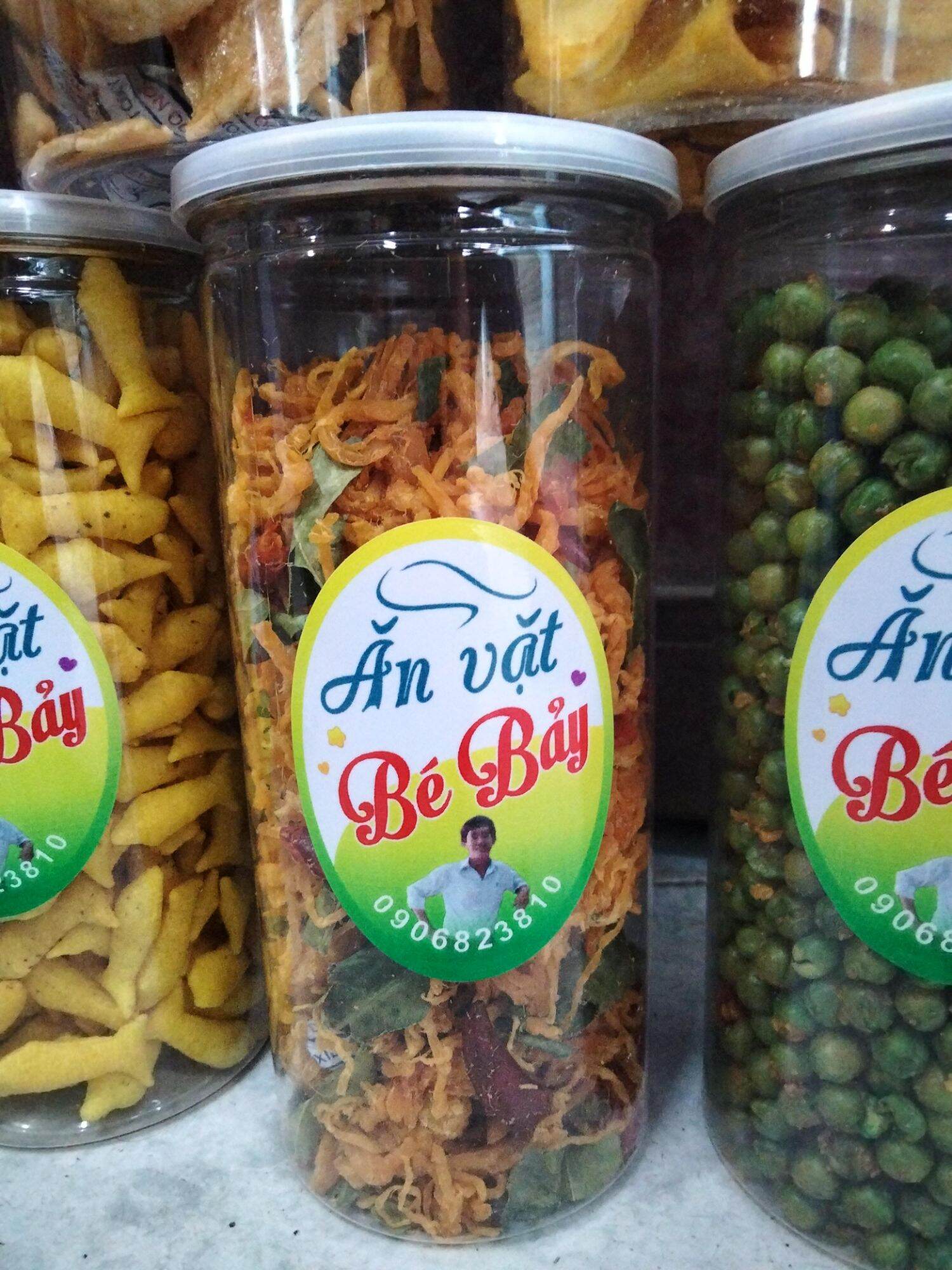 Khô gà lá chanh lon pet 320gram giòn ngon đậm vị, đạt chuẩn an toàn vệ sinh thực phẩm
