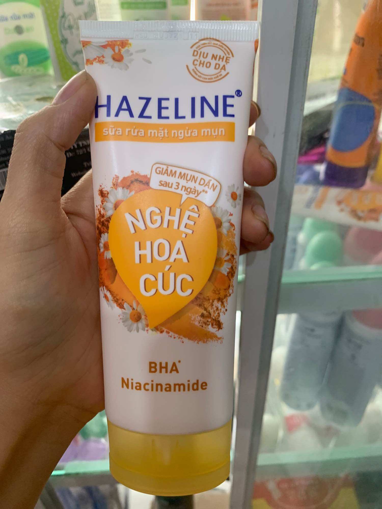 Sữa Rửa Mặt Hazeline nghệ hoa cúc 50gr 100gr