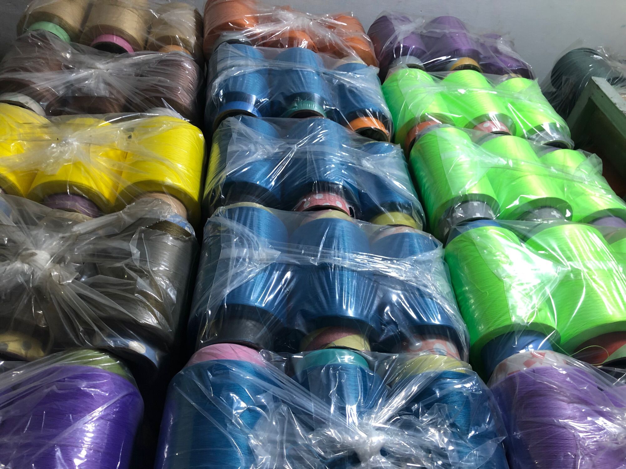 Tơ vắt sổ màu 150 Hạnh Liễu ( 1 cuộn 600g - 650g )