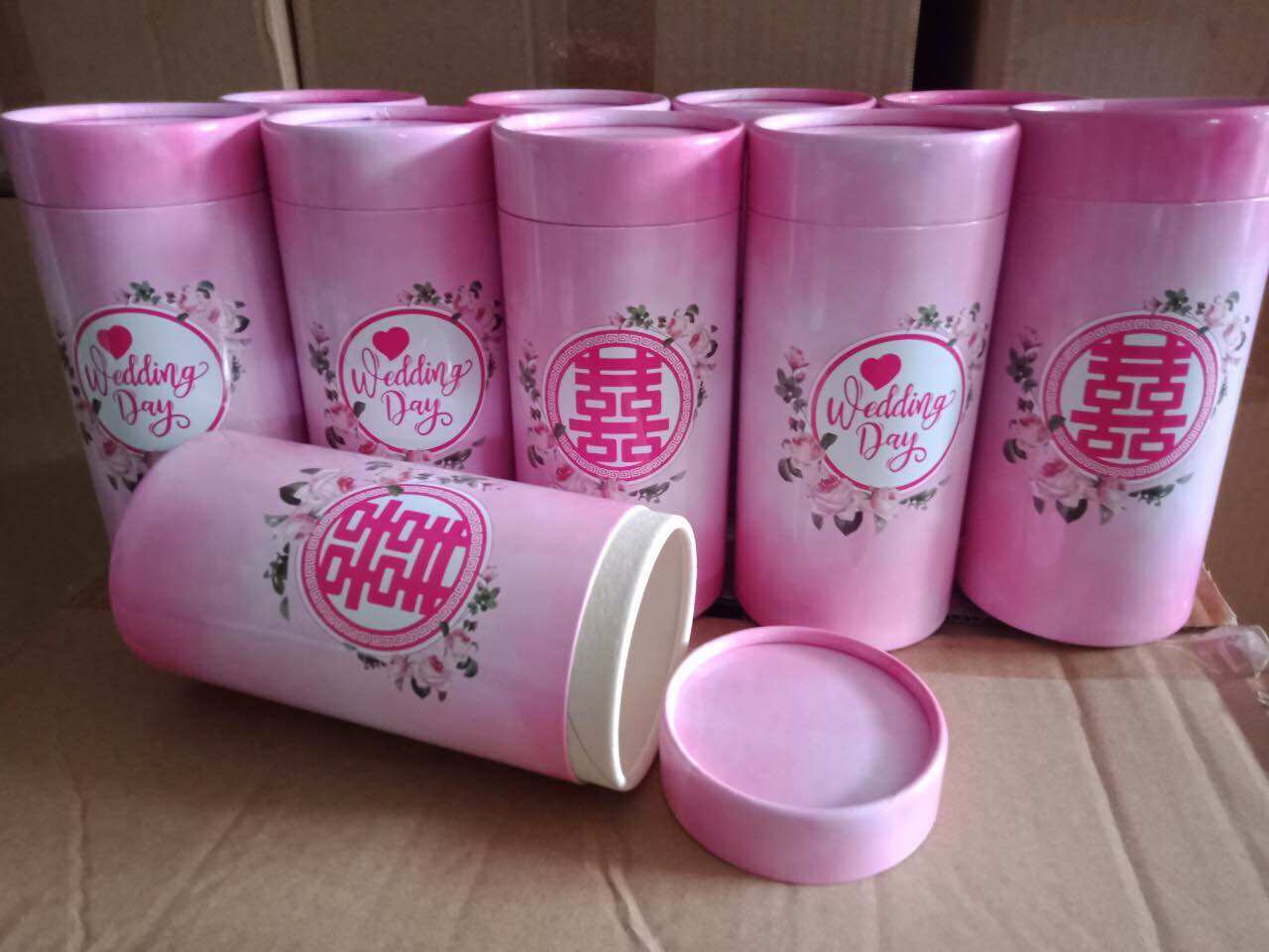 Lon đựng trà giấy mẫu mới dùng trong mâm quả (đường kính 8cm, cao 18cm)