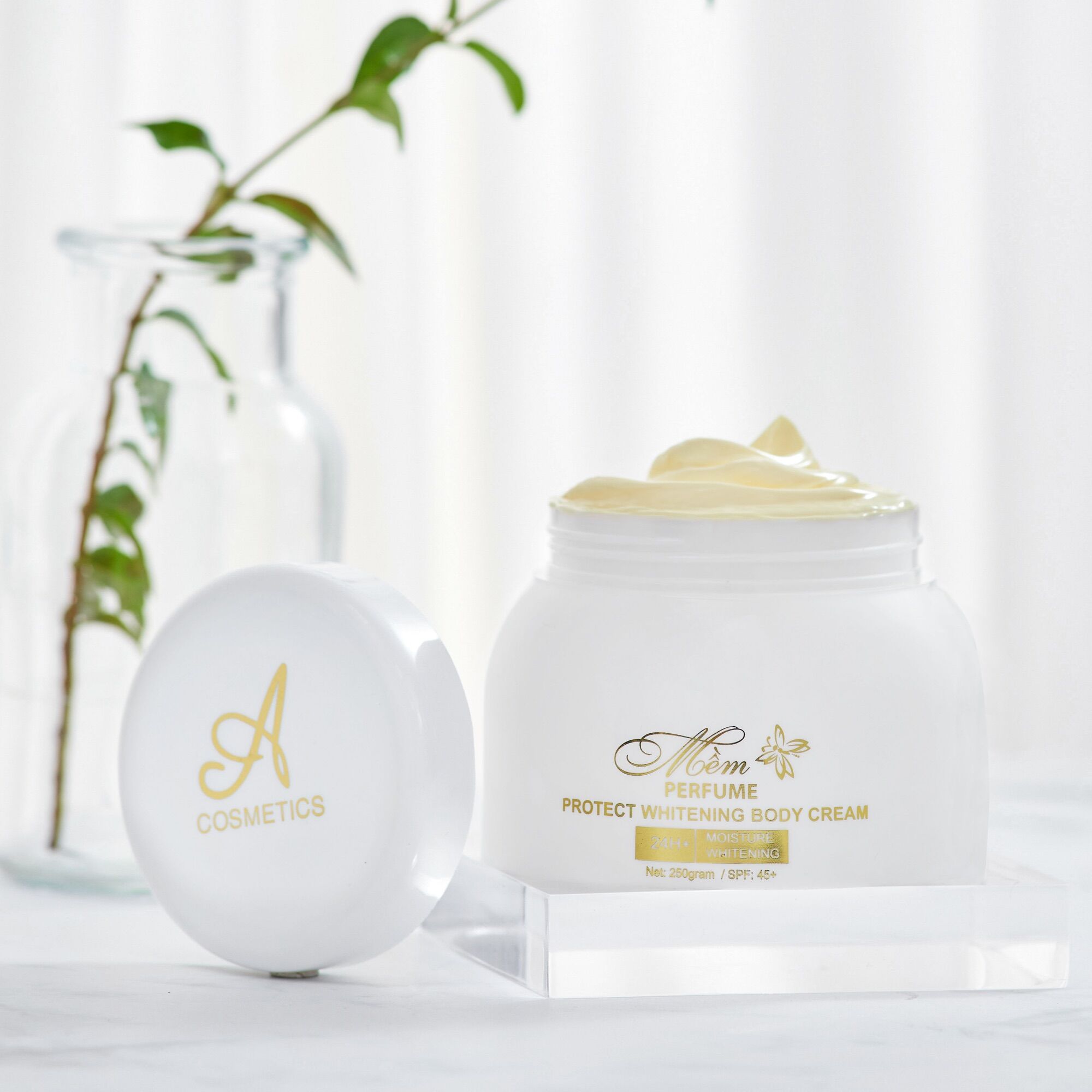 Kem Dưỡng Trắng Da Body Mềm