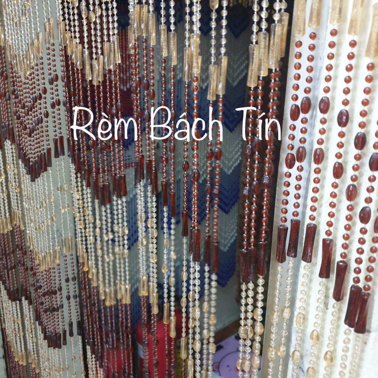 Rèm hạt nhựa che bàn thờ lối đi phong thủy, mành hạt khúc nâu cà phê