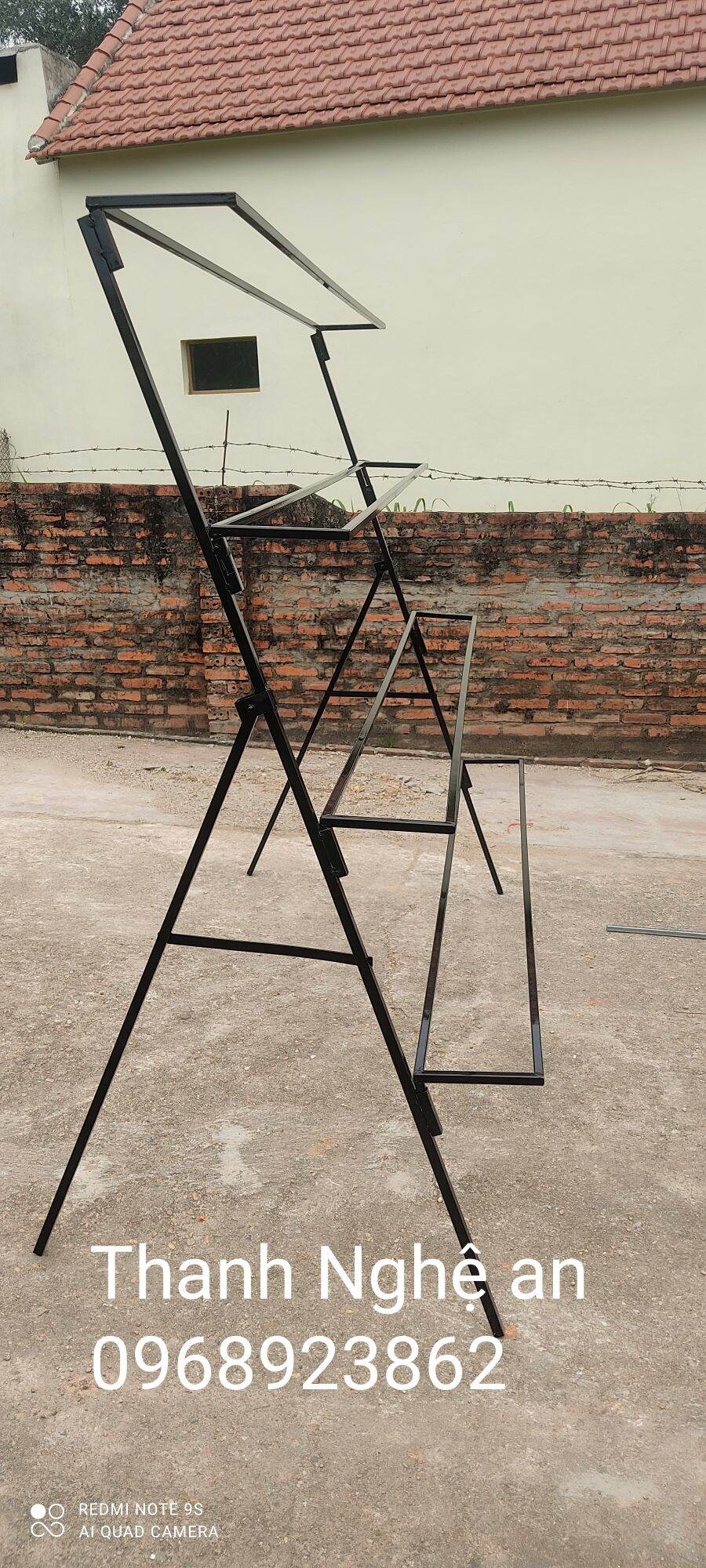 Kệ trưng hoa sáp