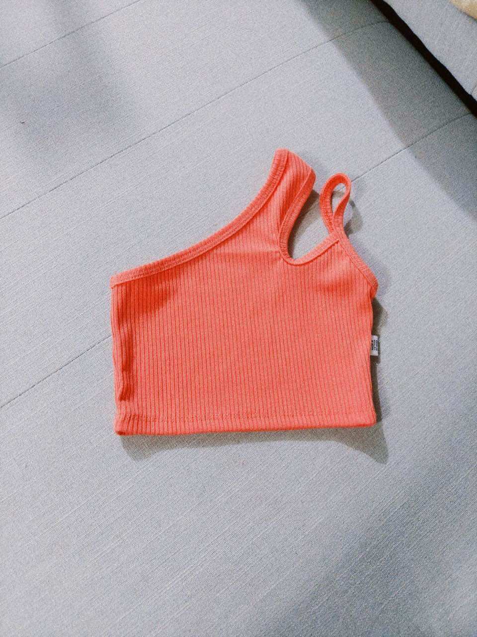 Áo croptop lệch vai bé gái
