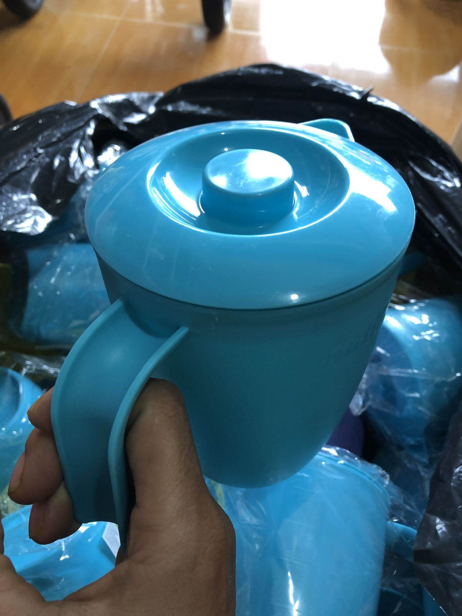 Ca nhựa có nắp chia vạch