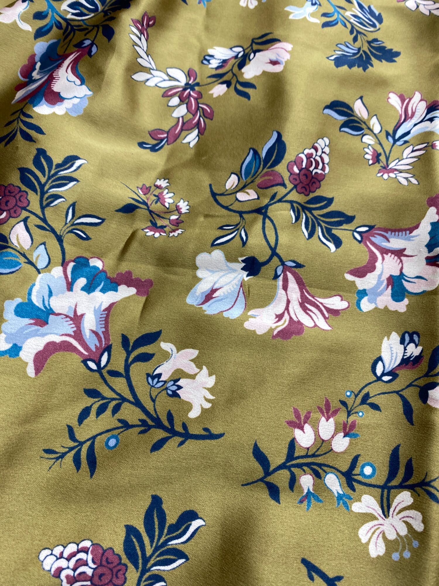 Vải lụa satin nền hồng hoa đều may đầm - áo bộ MS3502