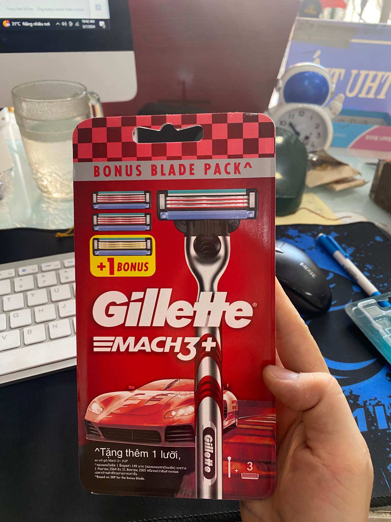 Dao cạo râu Gillette Mach 3( 3 lưỡi)( đỏ và xanh)