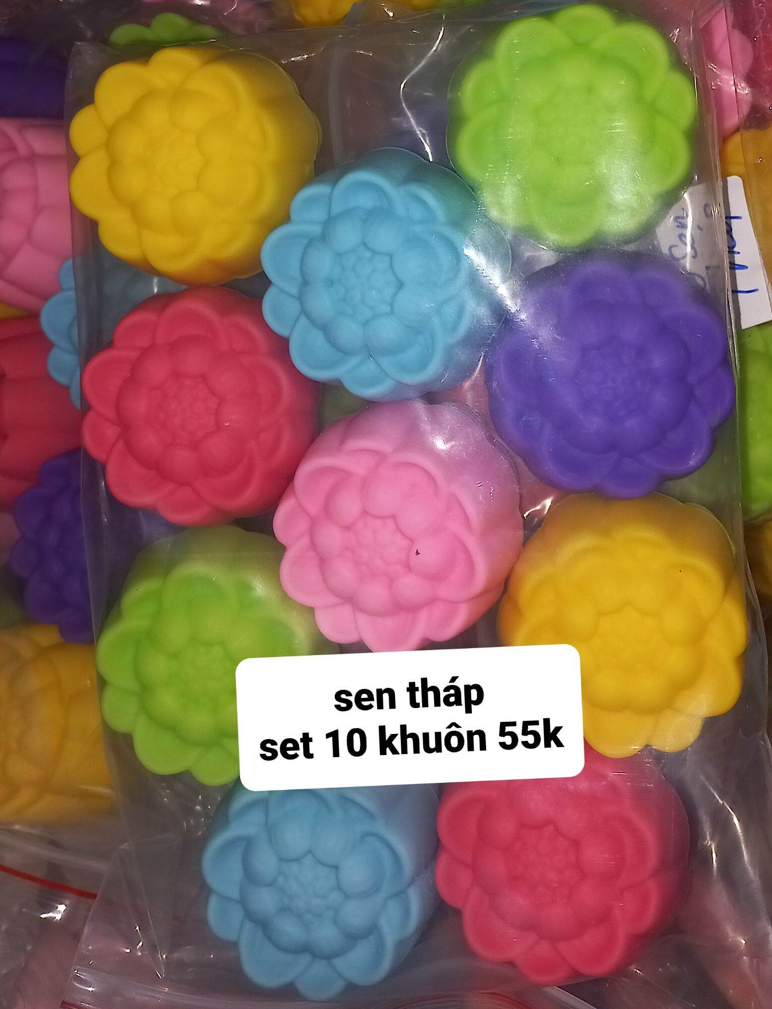 Bộ 10 Khuôn silicon 5cm sen tháp